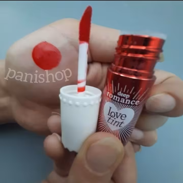 تینت لب deep  romance  مدل  LOVE  رنگ قرمز آتشین  ضد آب  آبرسان و مرطوب کننده ماندگاری 24 ساعته جلوه طبیعی به لب 