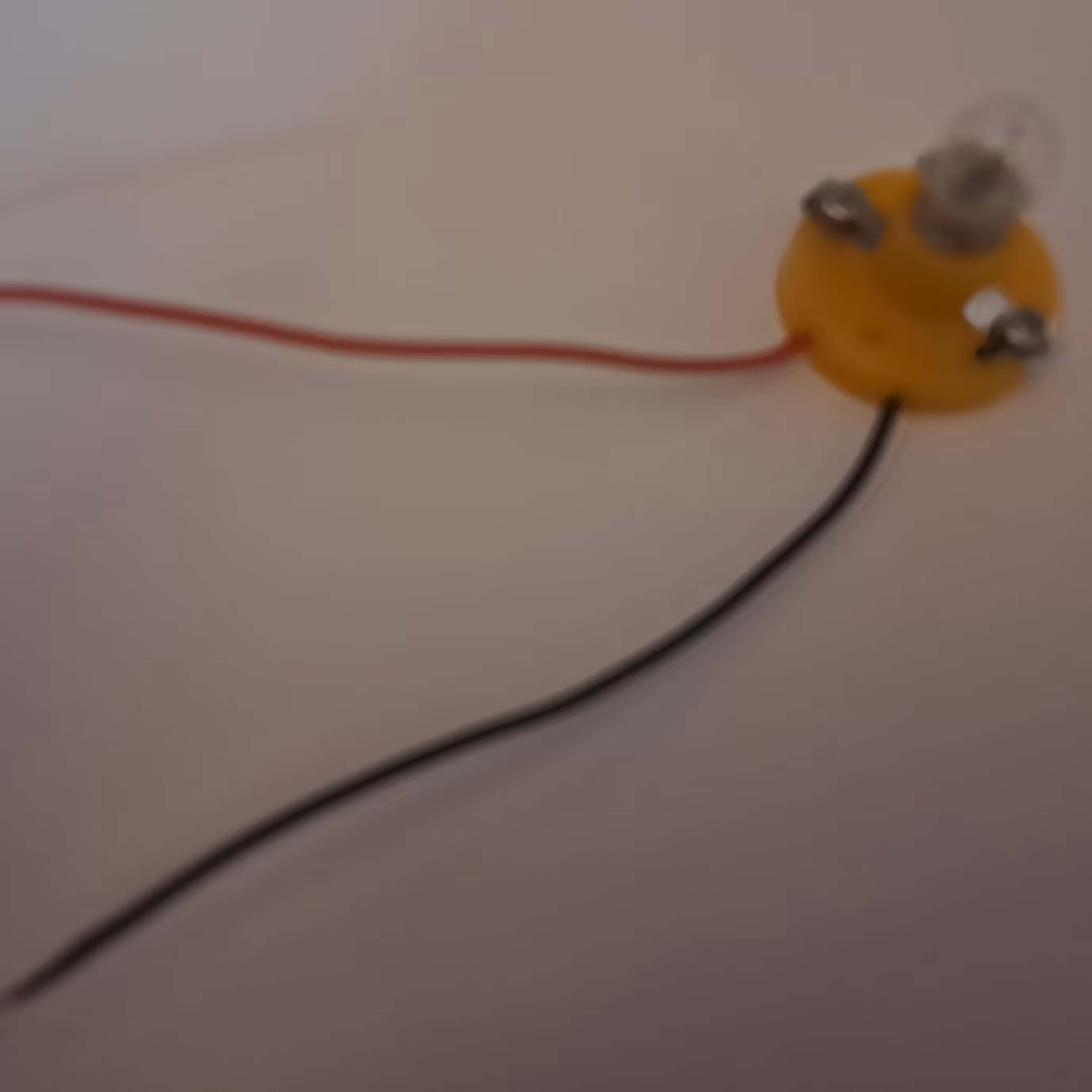 سرپیچ.لامپ.سیم آماده