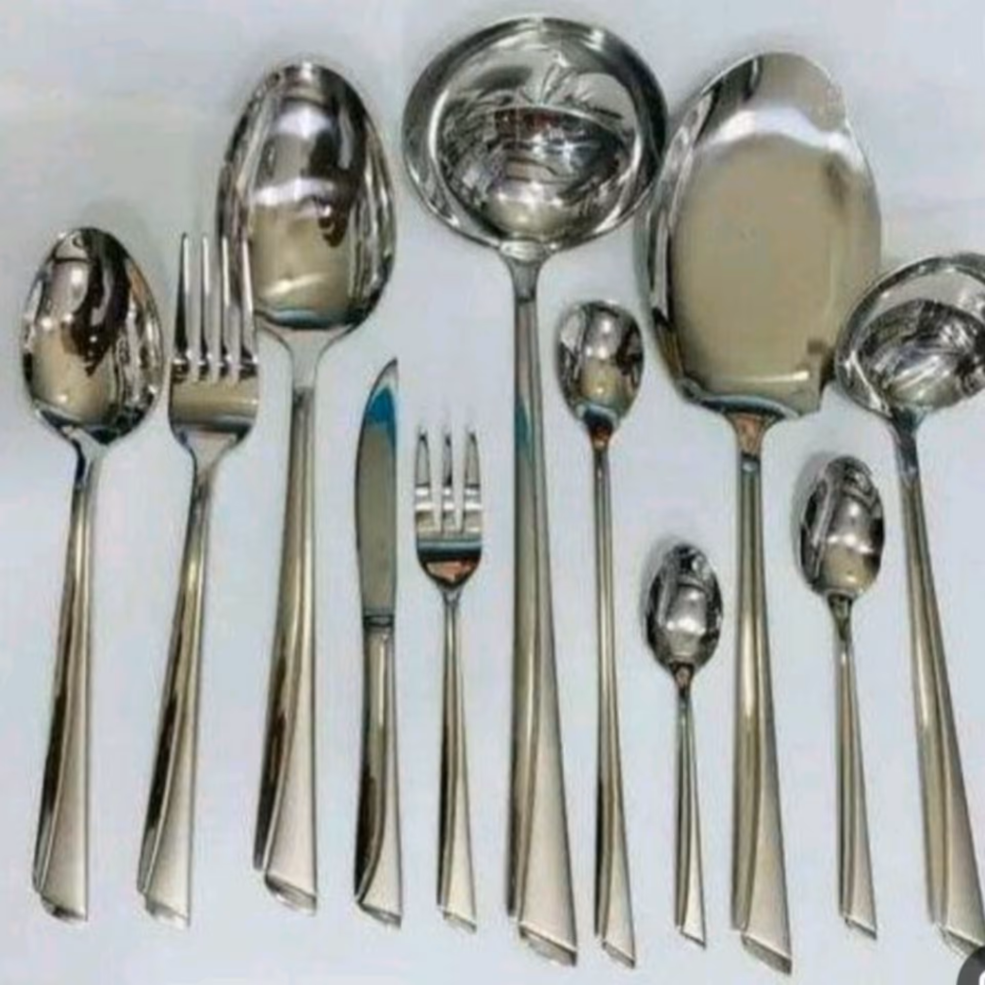 ست و سرویس قاشق چنگال مارک یونیک لایفUnique Life
 144 پارچه (24 نفره)
شامل قاشق، چنگال، کارد میوه خوری
کفگیر، ملاقه.چاقو