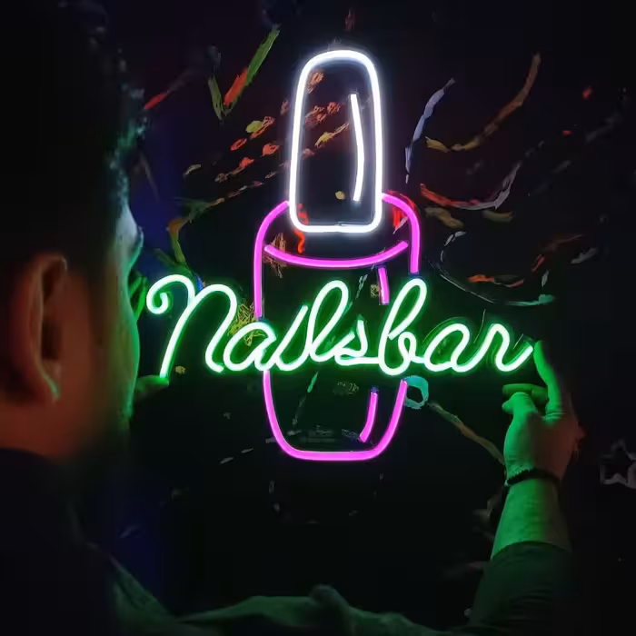 تابلو نئون طرح کاشت ناخن و زیبایی 2سال ضمانت 