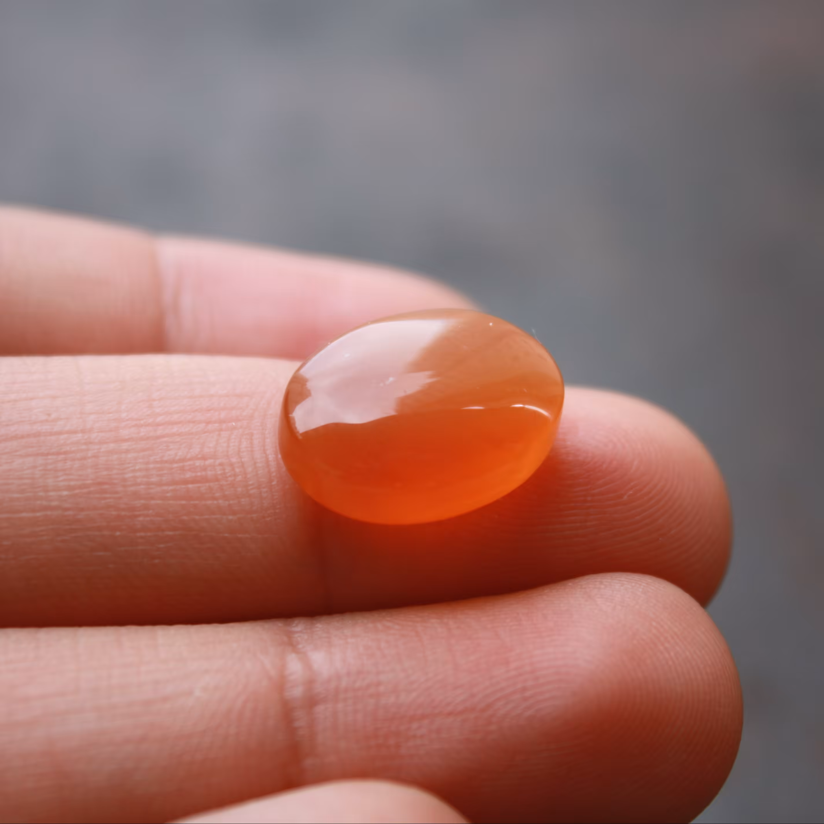 نگین عقیق یمنی اصل و معدنی و طبیعی تا حدودی لونه زنبوری و آبدار  لانه زنبوری یمانی کد 20