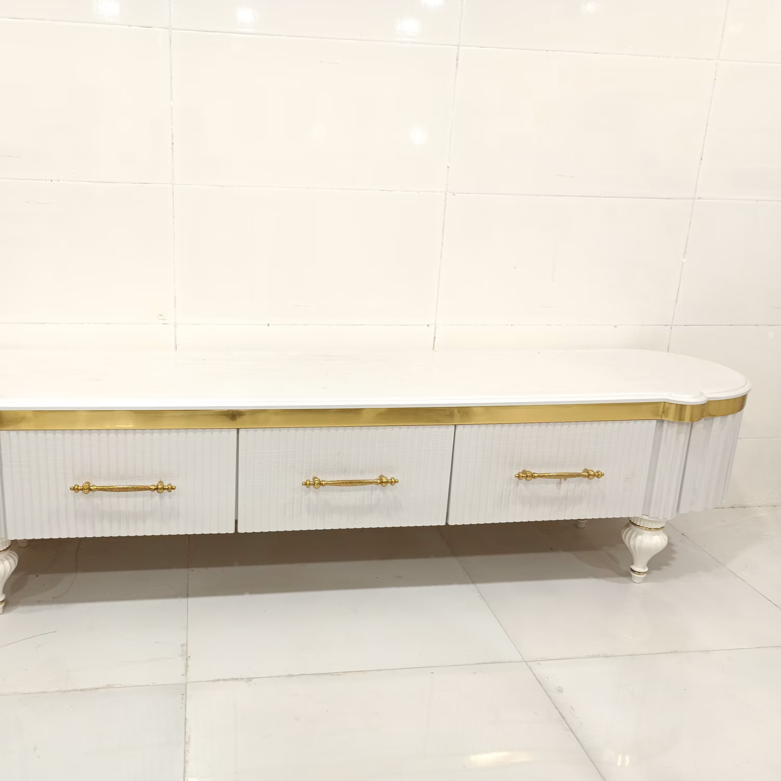 میز ال سی دی تلویزیون وکیوم طرح هخامنش 180 سانت رنگ سفید