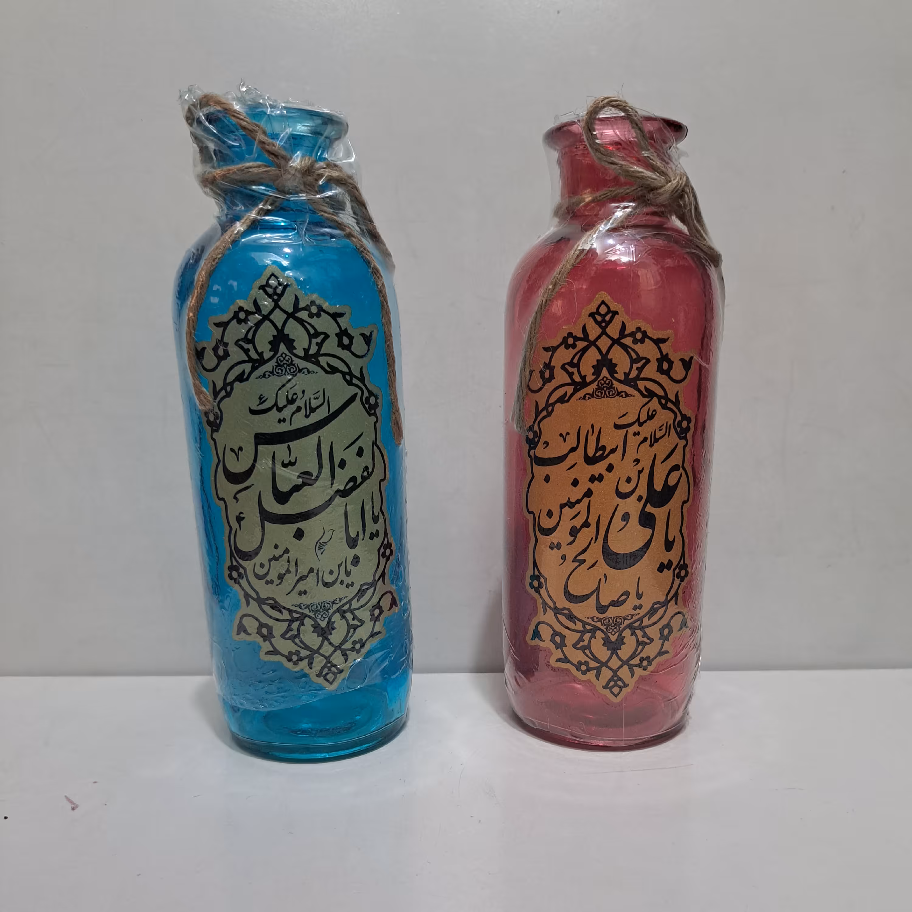 گلدان شیشه ای منقش به اسامی اهل بیت بزرگ 18 سانت ارتفاع 6 سانت پهنا مناسب هدیه معنوی روز پدر معلم مادر 