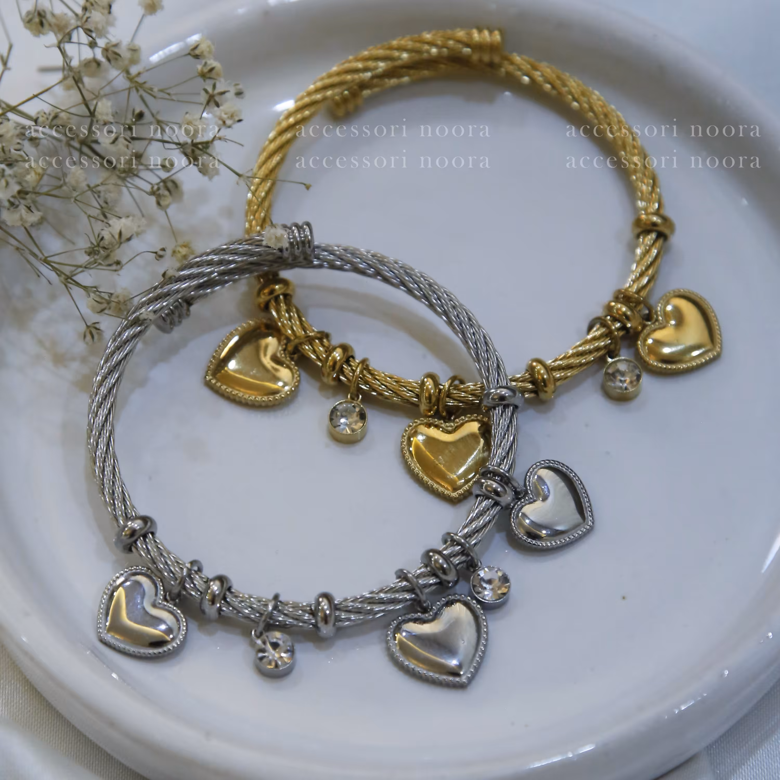 دستبند النگویی آویزدار مدل سه قلب کد 195 رنگ ثابت و باکیفیت و ضدحساسیت