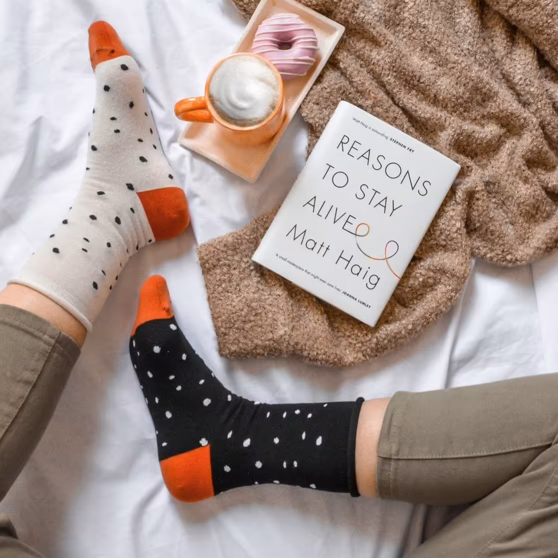 جوراب نیم ساق مدل خالخالی لنگه به لنگه