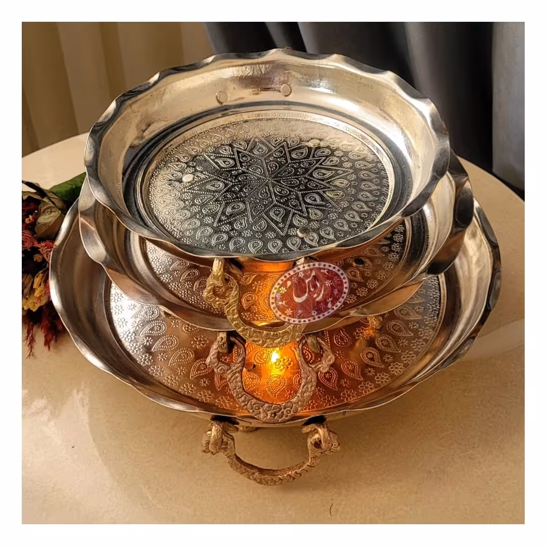 مجمه مسی لبه بلند طرحدار- سایز سه ( قطر 30) - گوشواره دار ( دسته دار ) - پایه دار - نانو شده - فروشگاه رایا مس زنجان