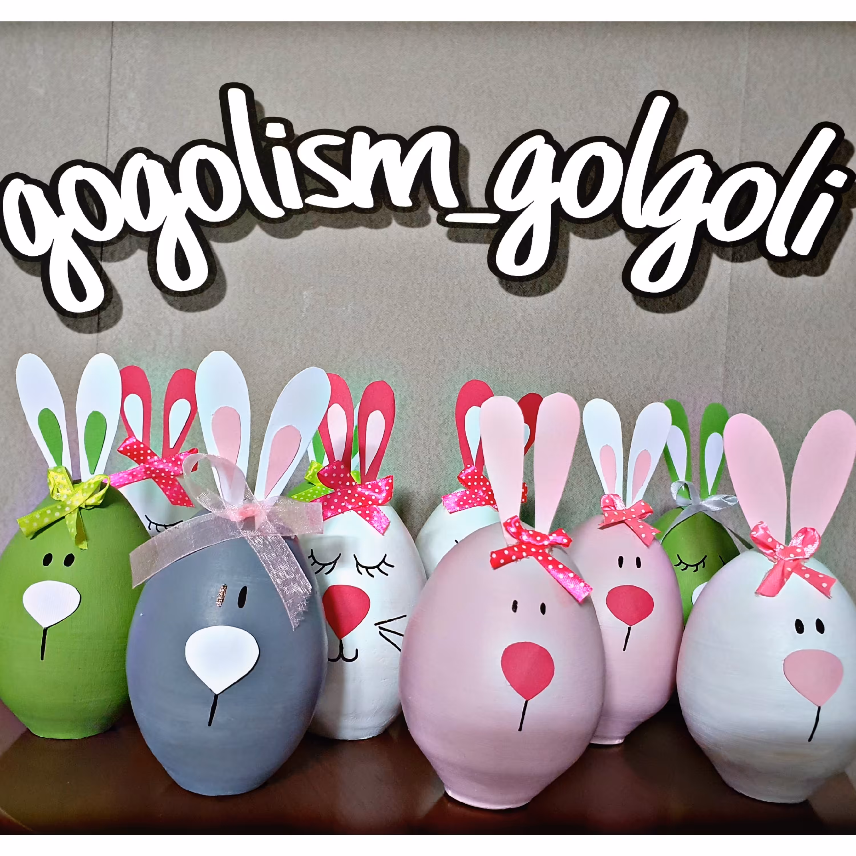 تخم غاز هفت سین با طرح خرگوش  کار شده روی سفال و طراحی با رنگ اکریلیک ضدآب و قابل شستشو 