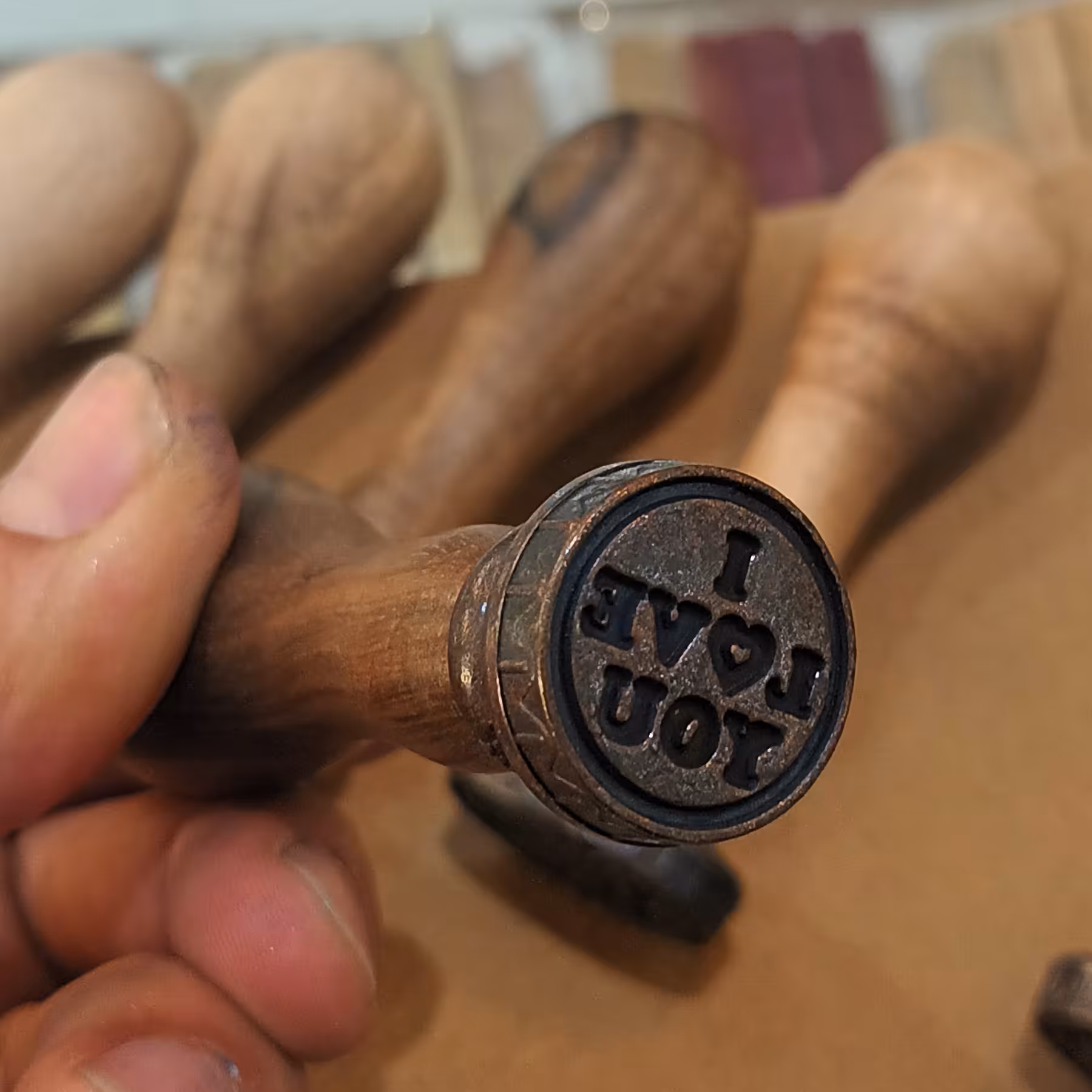 کلیشه مهر و موم مناسب برای گیفت و کادو در طرح ای لاو یو