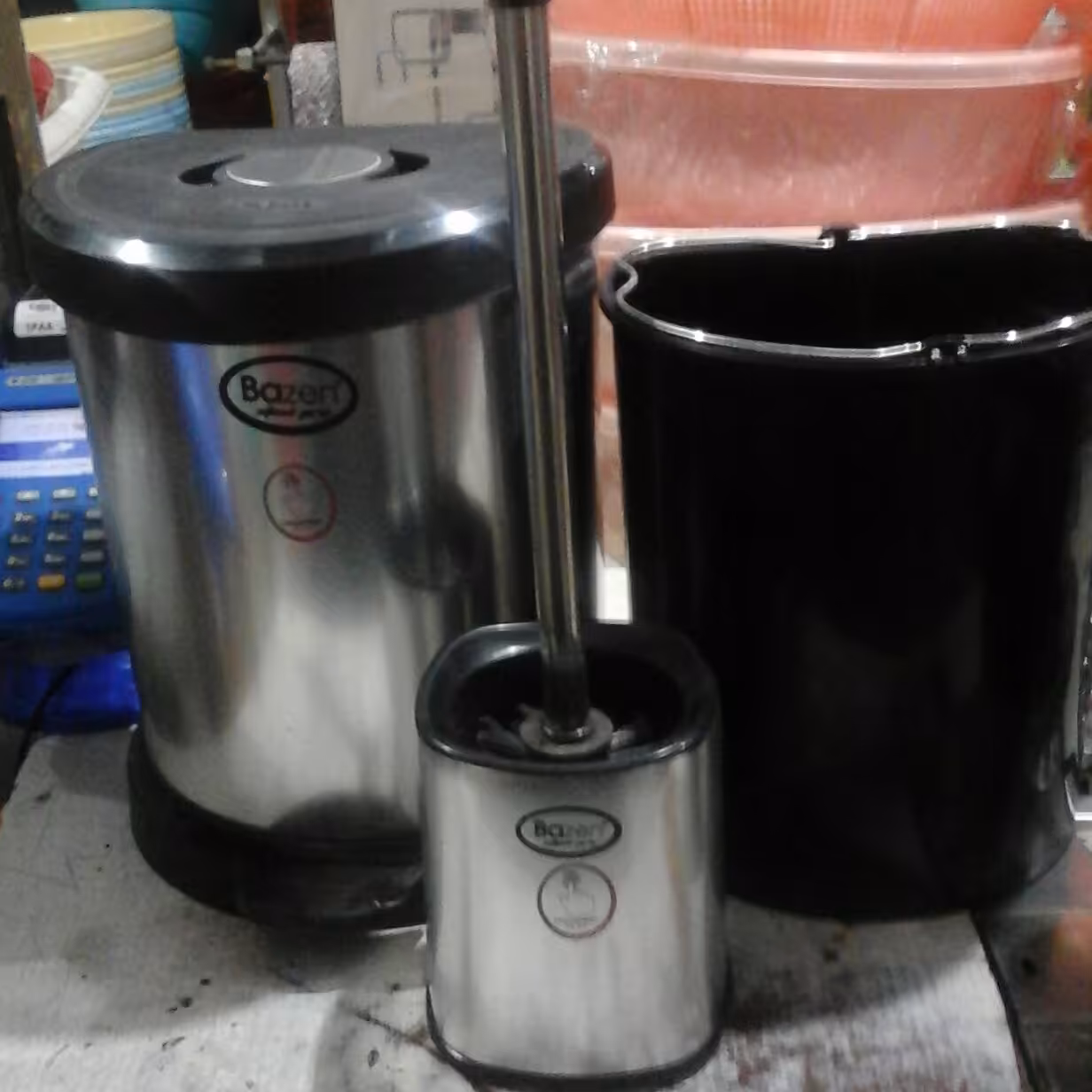 سطل آشغال پدال دار همراه با فرچه دستشویی روکش استیلی پلاستیکی