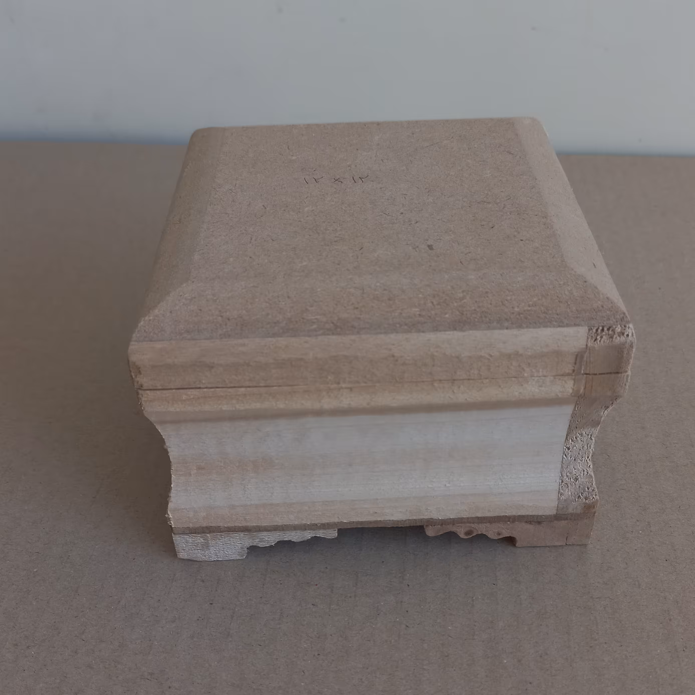 زیر کار - زیر ساخت جعبه جواهراتی 12 سانتیمتر در 12 سانتیمتر 