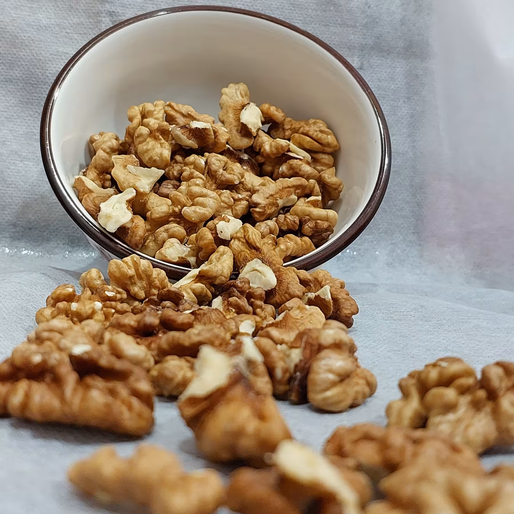 مغز گردو سفید و خوش طعم در بسته بندی های(1 کیلوگرمی)