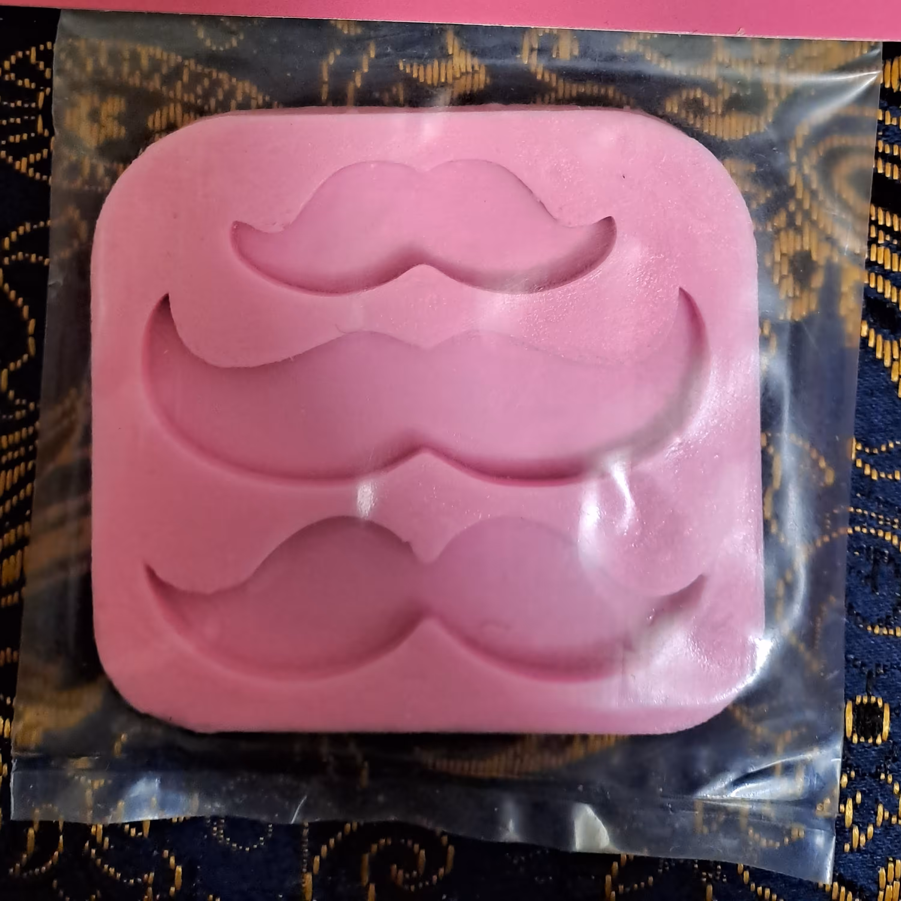 قالب سلیکونی سبیل در سایز مختلف و مدل مختلف  برای شمع 