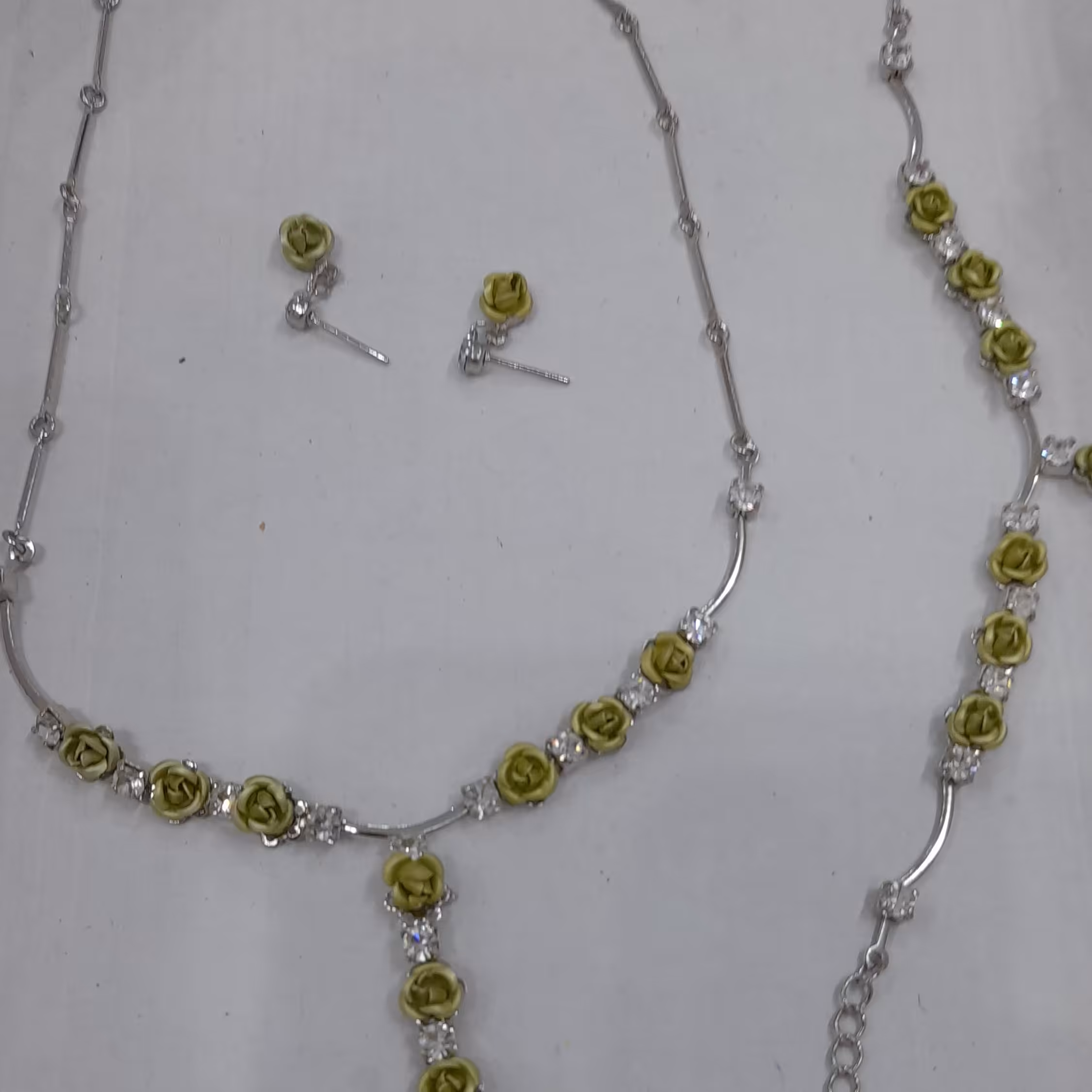 سرویس تیتانیوم گلهای رز زیتونی مجلسی و شیک