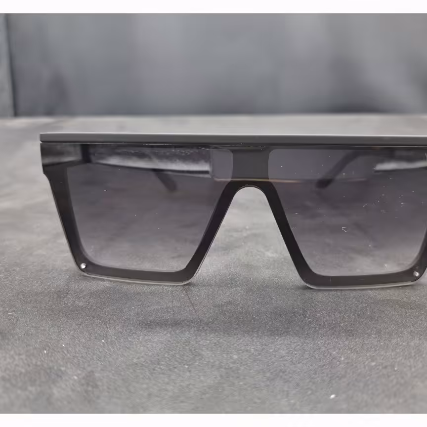 عینک آفتابی زنانه ومردانه مارک vsn(مشکی)