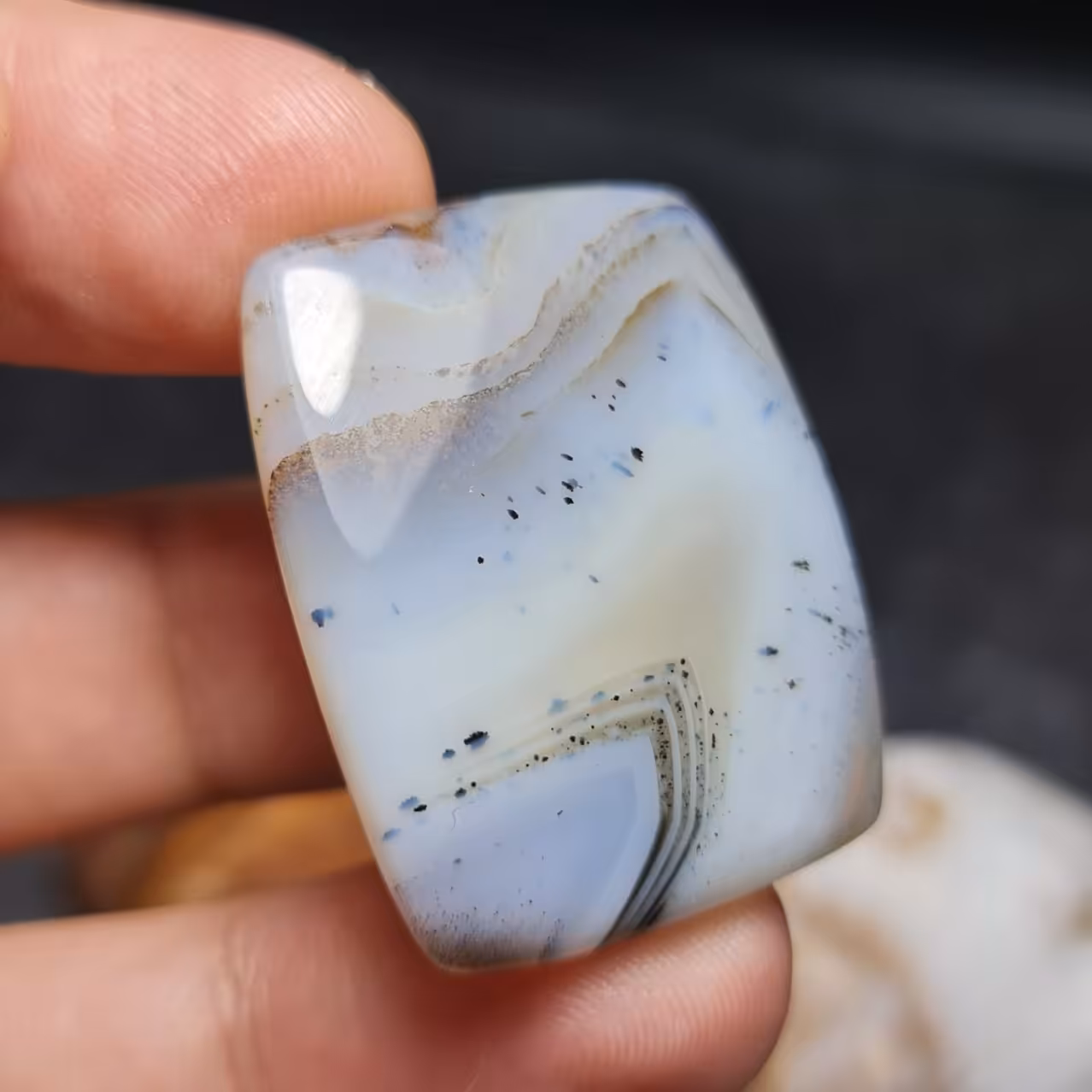 نگین درشت فوق العاده زیبای سنگ صد درصد طبیعی عقیق شجر زغالدار اصل معدنی
کد 28096
