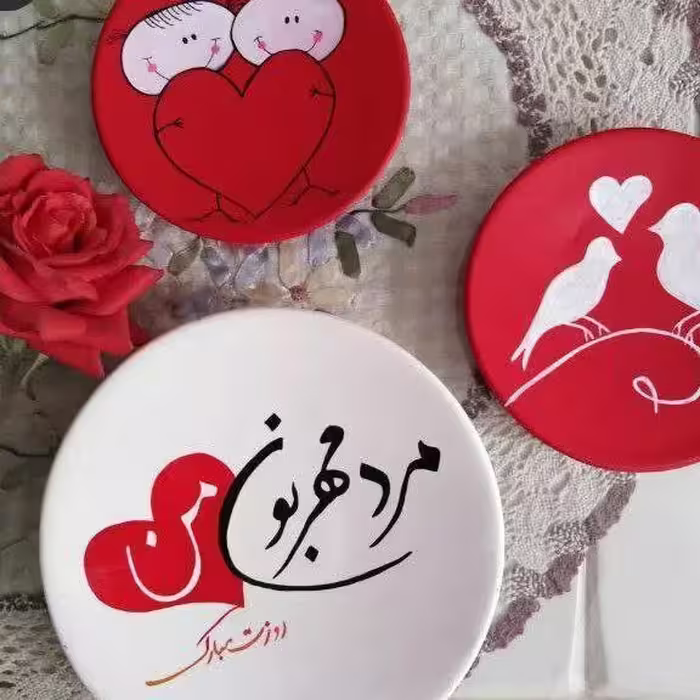 ست دیوارکوب به مناسبت روز مرد جنس سفال وقابل شستشو با دستمال مرطوب میباشپ