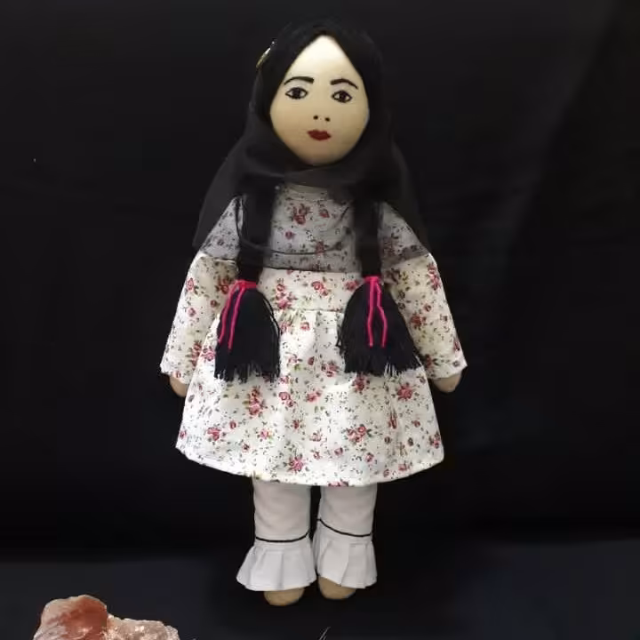 عروسک با پوشش محلی بندر ماهشهر  وزن 90 گرم رنگ متنوع 