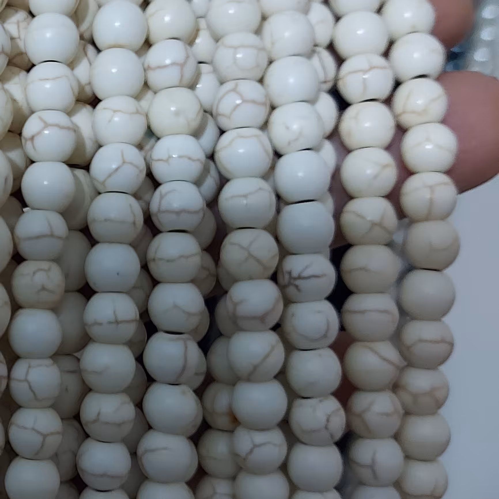 سنگ فیروزه سفید سایز 6 ریسه ای 