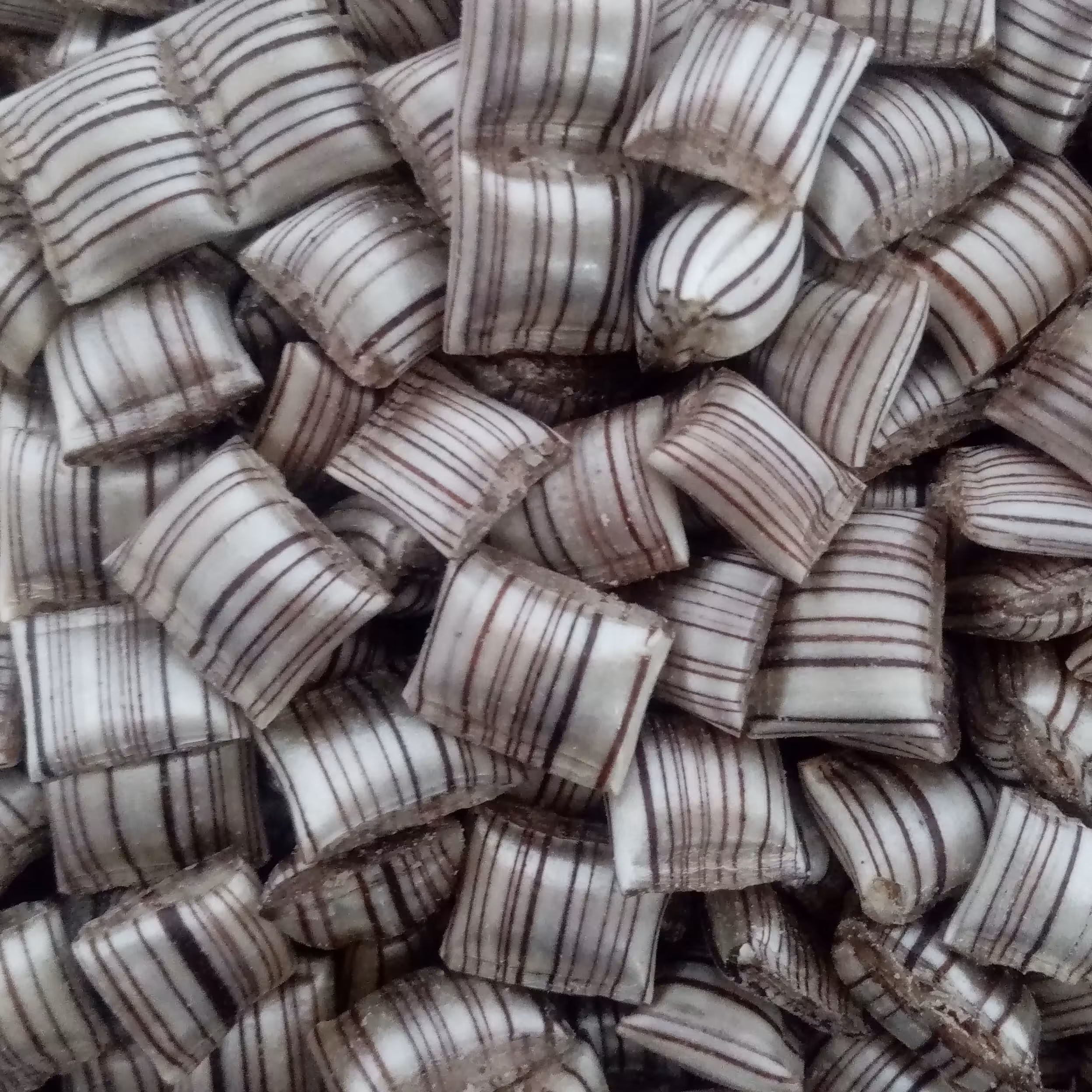 اطلسی مغزدار با طعم کنجد