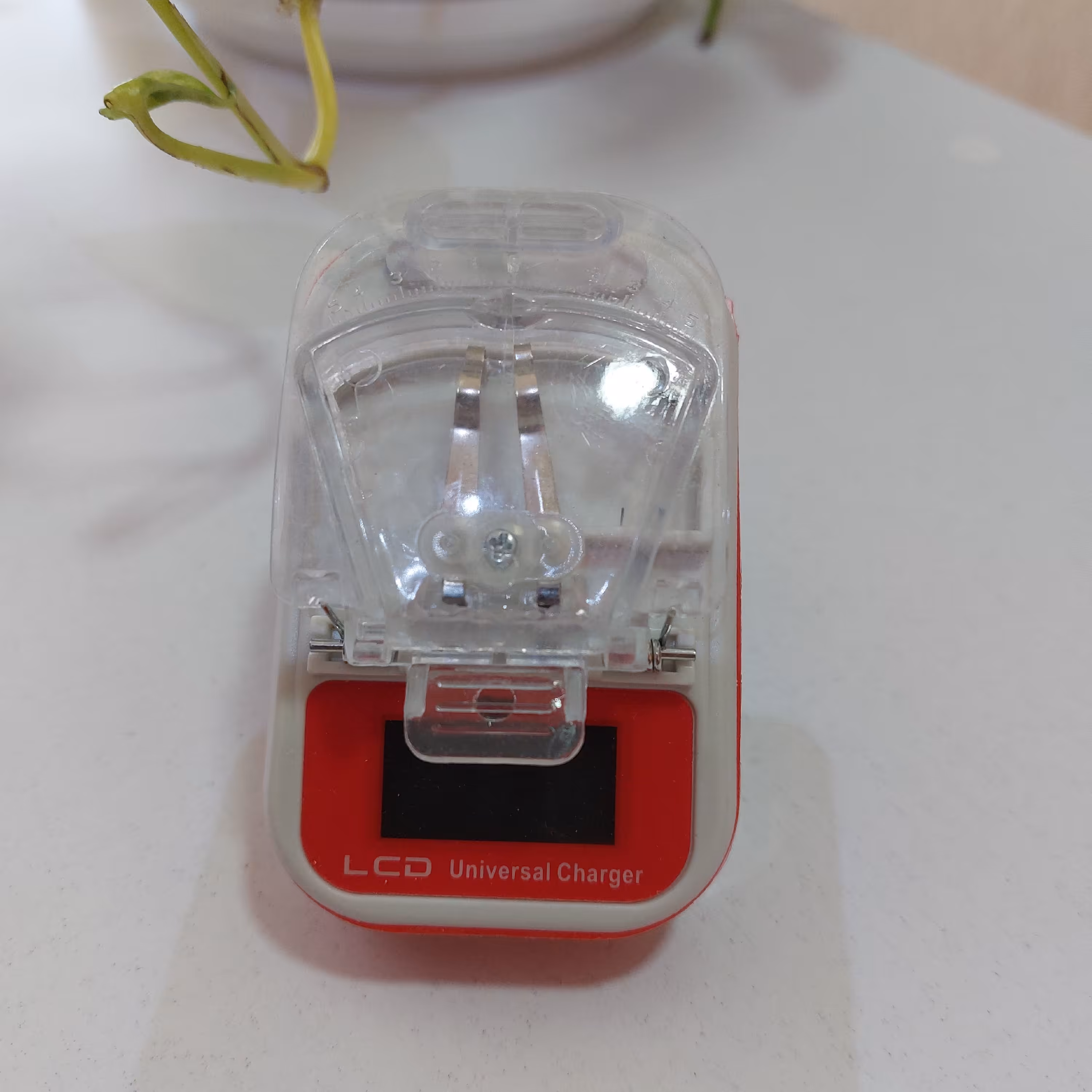 شارژر همه کاره با ال سی دی 