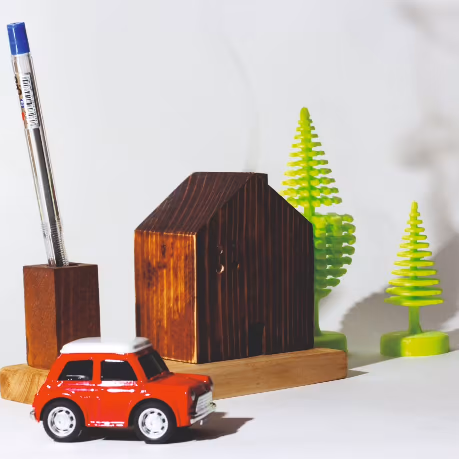 کلبه عود سوز چوبی به همراه جا قلمی - کد 101