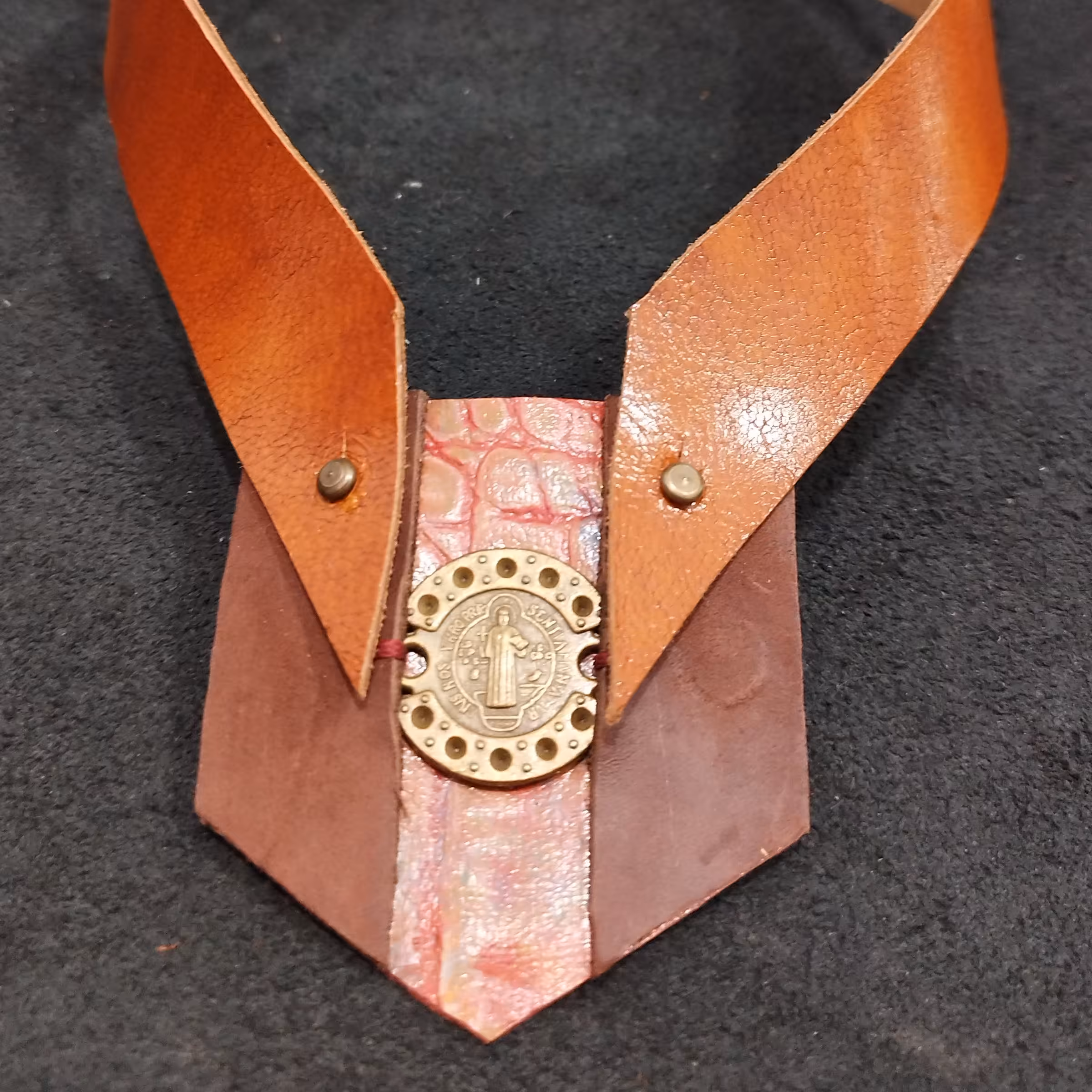 گردنبند چرم مسیح 