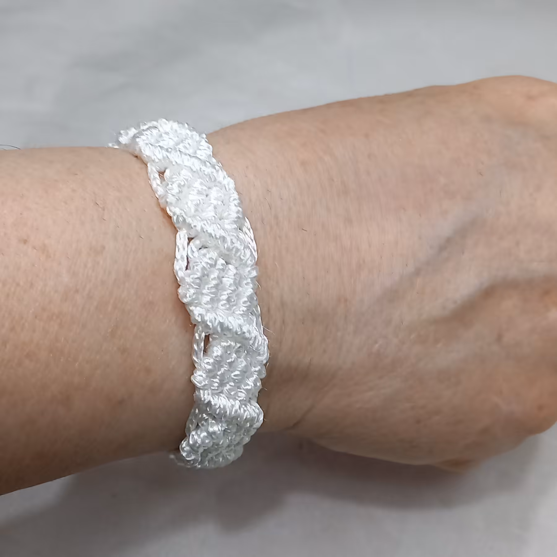 دستبند مکرومه تکرنگ