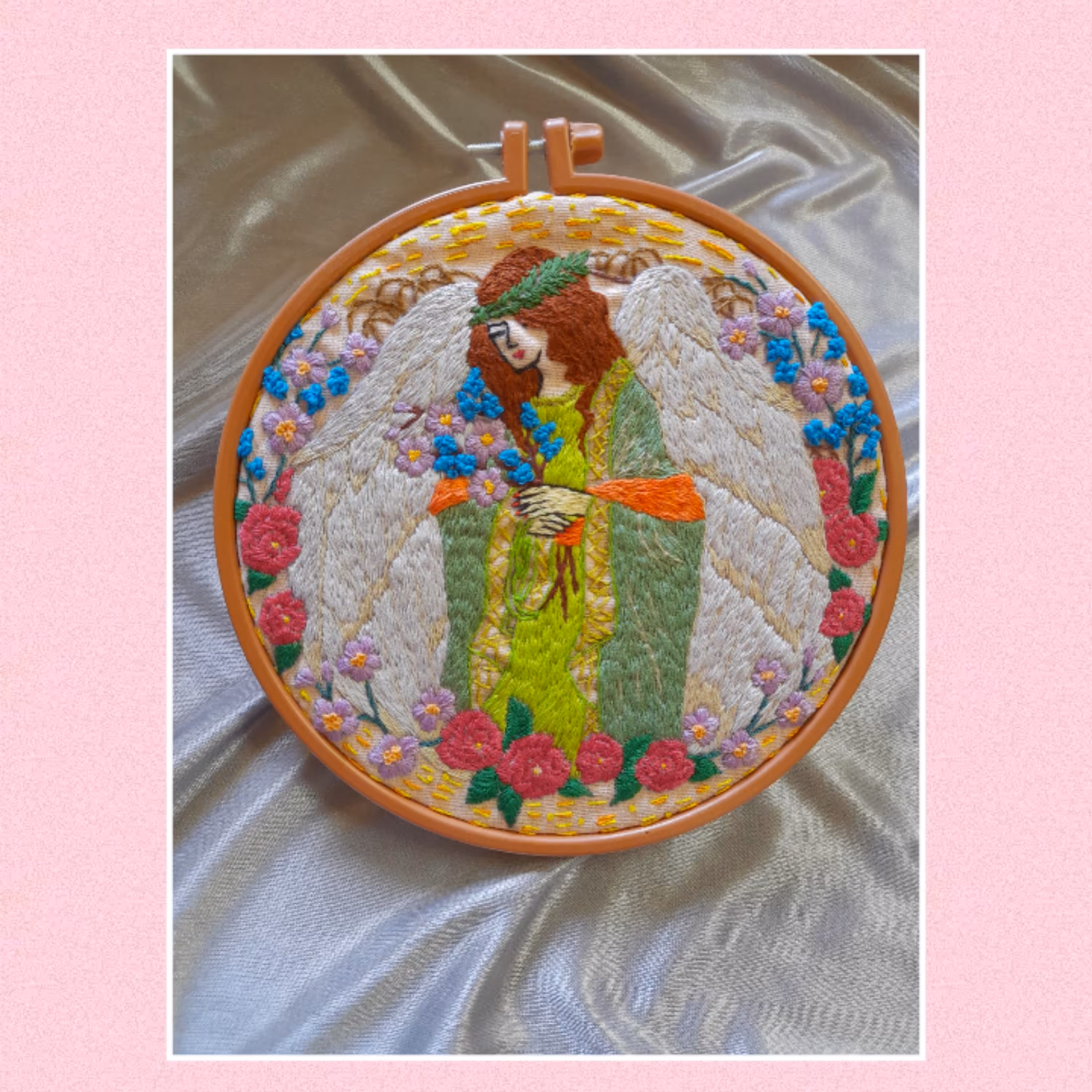 دیوارکوب گلدوزی شده دست دوزدخترفرشته