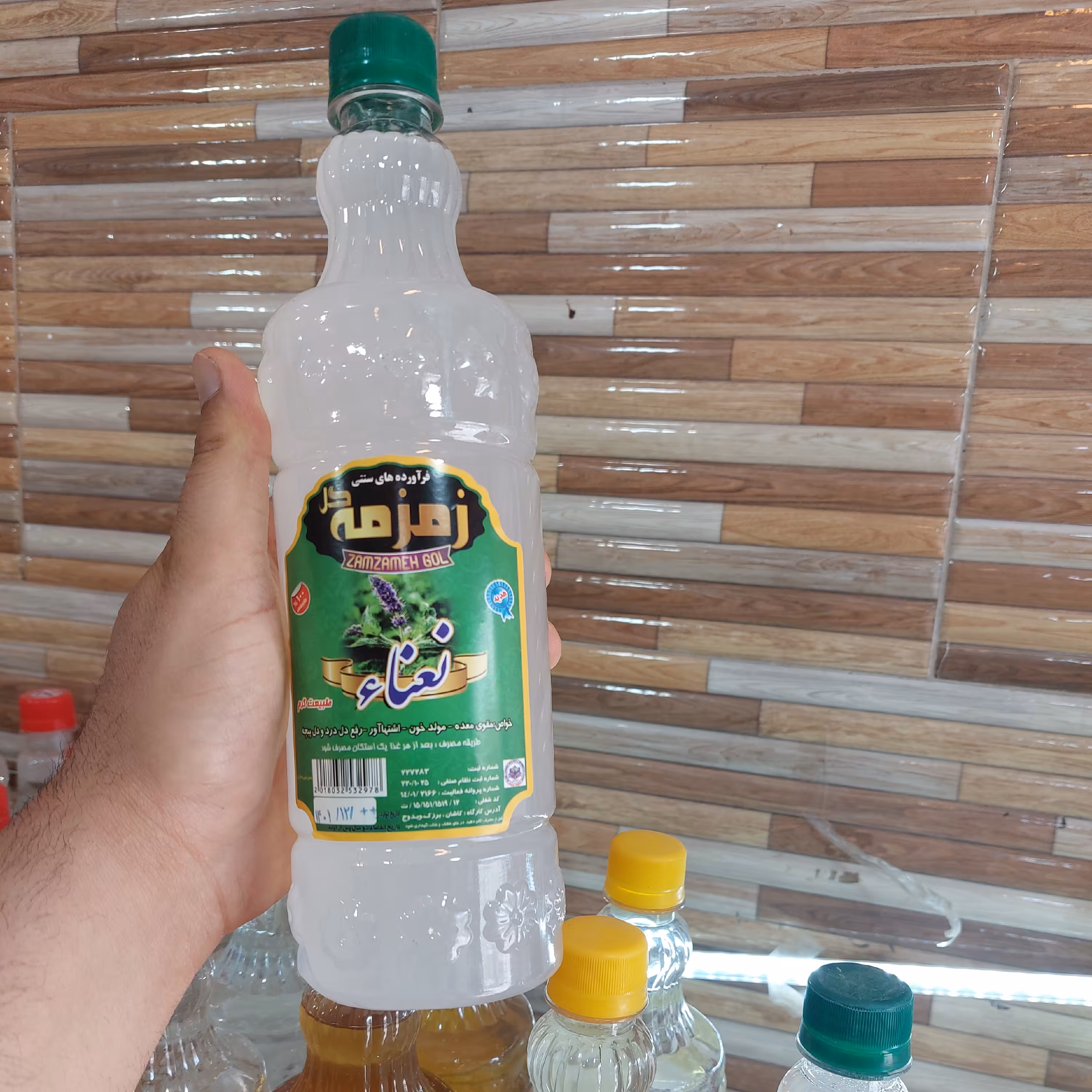 عرق نعنا دوآتیشه غلیظ ناب کاشان تهیه شده به روش کاملا سنتی وبدون مواد افزودنی (یک لیتری)