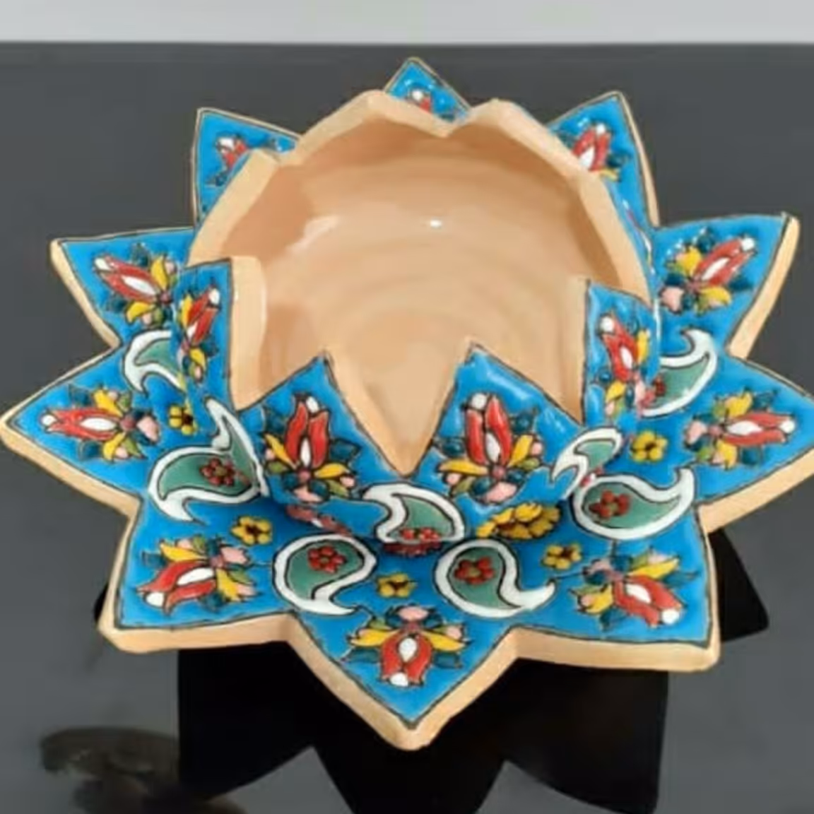 ظرف دکوری از جنس سفال میناکاری شده دو تیکه 