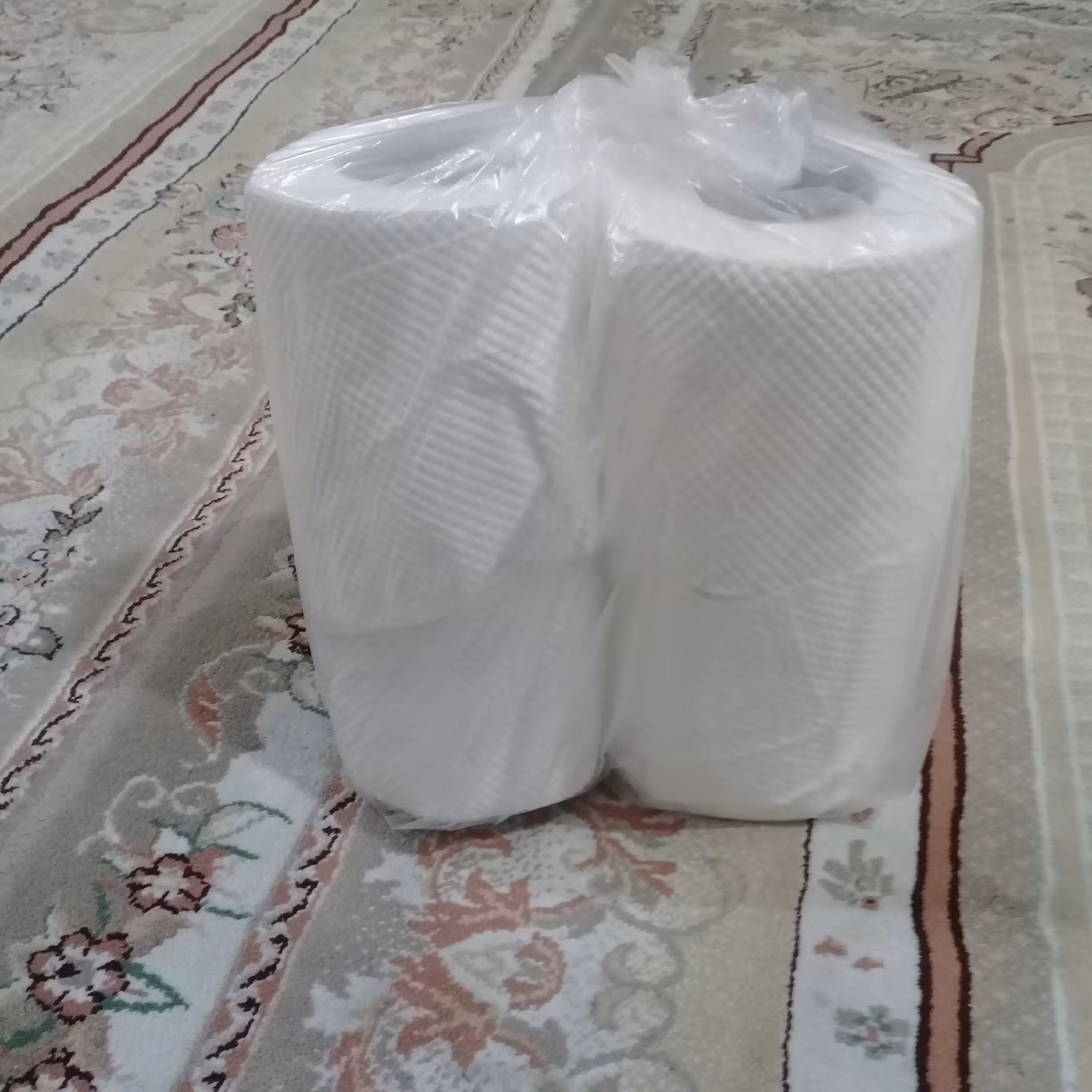 دستمال رولی فله ای  4 قلو ونداشتن خط  برش دستمال درکل خوب وباصرفه و4لایه