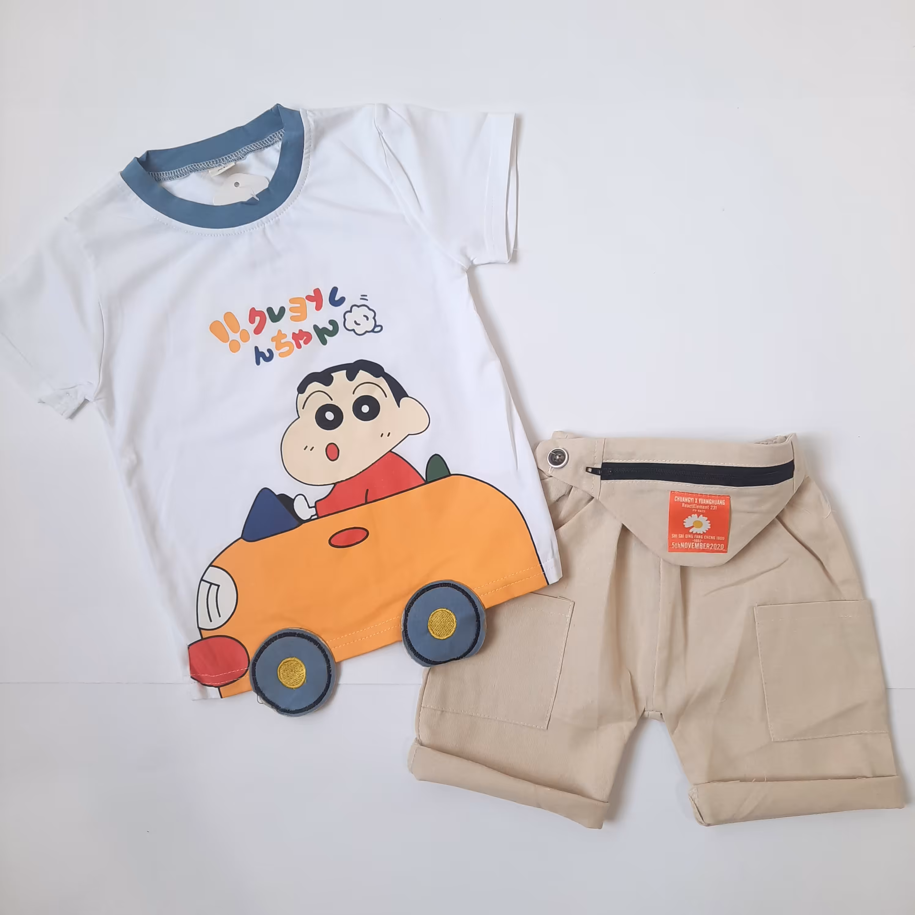 ست سه تکه تیشرت شلوارک فانتزی پسرانه جنس بلوز نخ پنبه کشی و شلوارک کتان به همراه کیف کمری قابل جداشدن