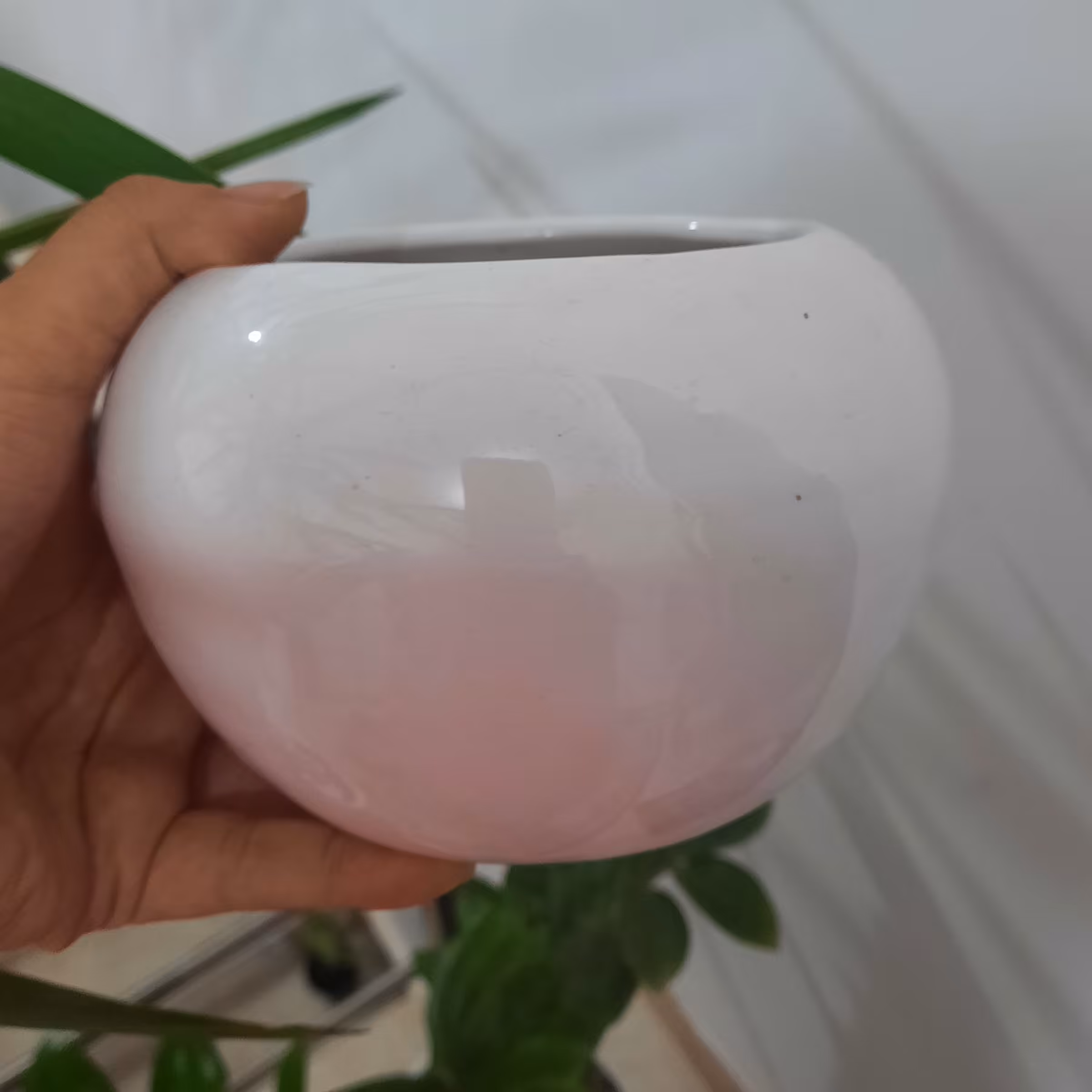 گلدان گرد سرامیکی سایز متوسط هزینه ی ارسال به عهده ی مشتری محترم
