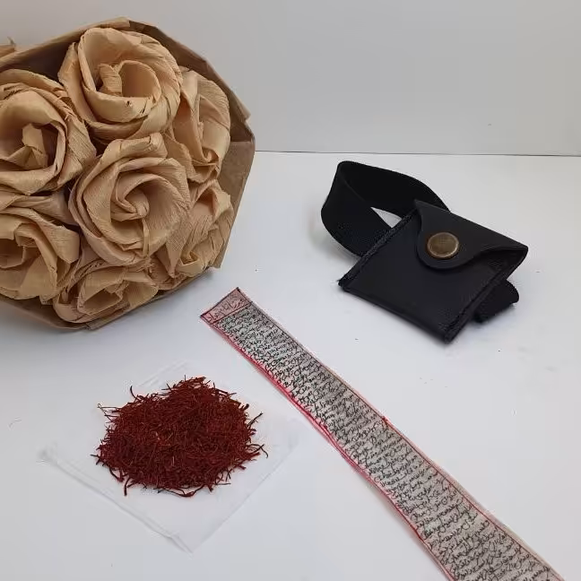 حرز کبیر امام جوادع روی پوست اصل همراه نماز حرز
دستنویس با رعایت اداب واصول حرز