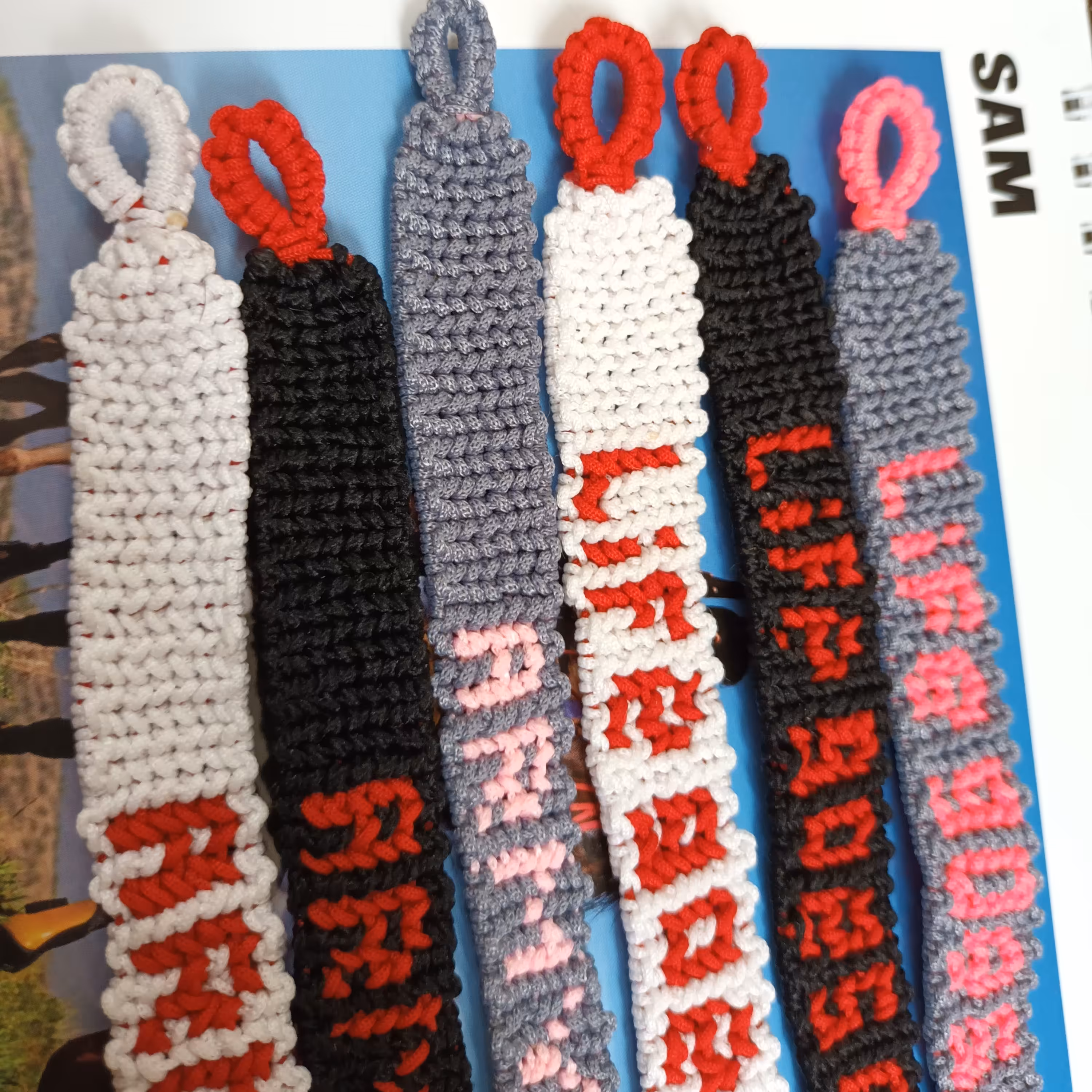 دستبند های armyوlifegoes on درنگها وسایزهای متفاوت