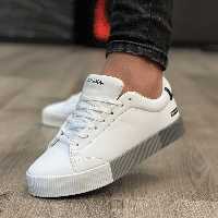 کتونی ونس ( Vans ) پول اند بیر ( Pull Bear ) مردانه رویه چرم مرغوب شیک و راحت و طبی سایز بندی 41 تا 44 رنگ سفید