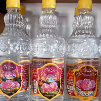 گلاب دو آتیشه اعلا محصول کاشان تهیه شده به روش سنتی ترکیبات عصاره مرغوبترین گیاه گل محمدی یک لیتر