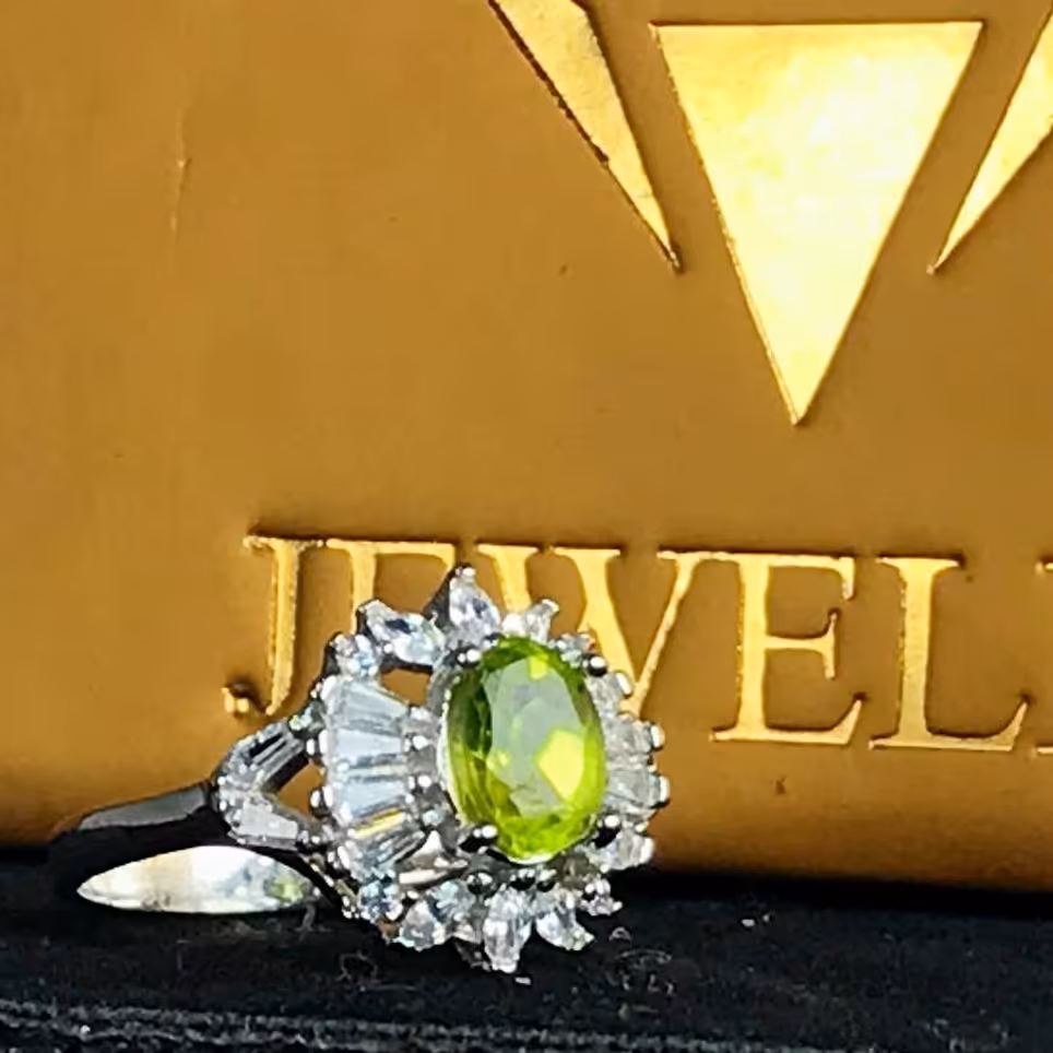 انگشتر زیبا وجواهری زبرجد اصلی
