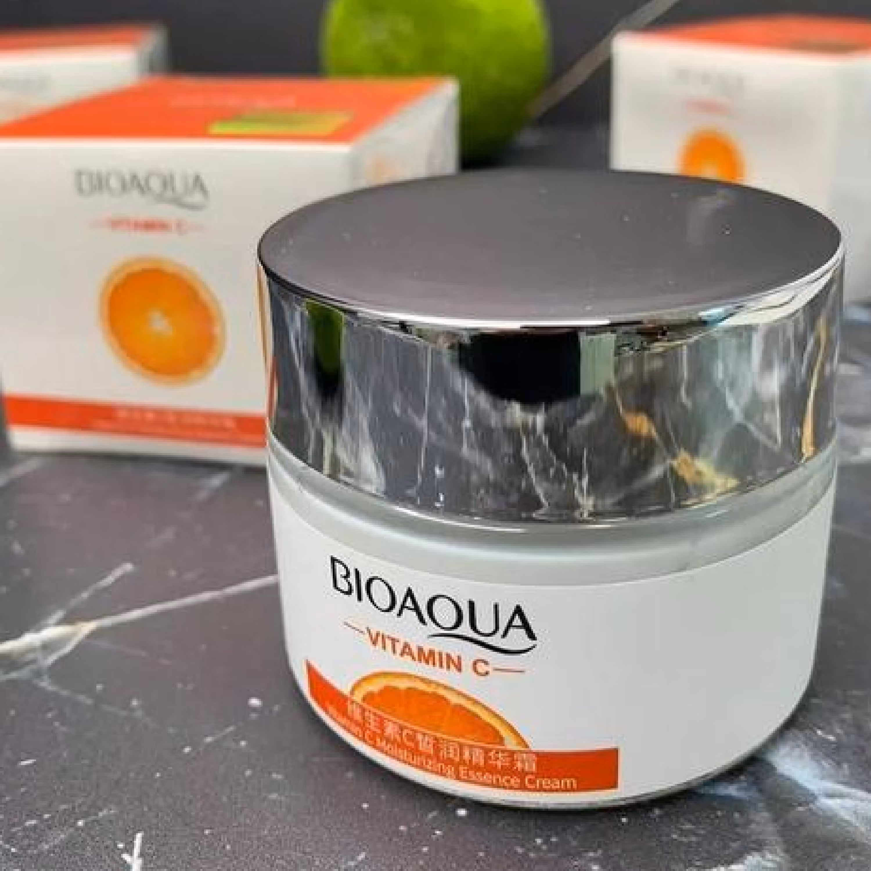 کرم آبرسان ویتامین سی از برند بیوآکوا