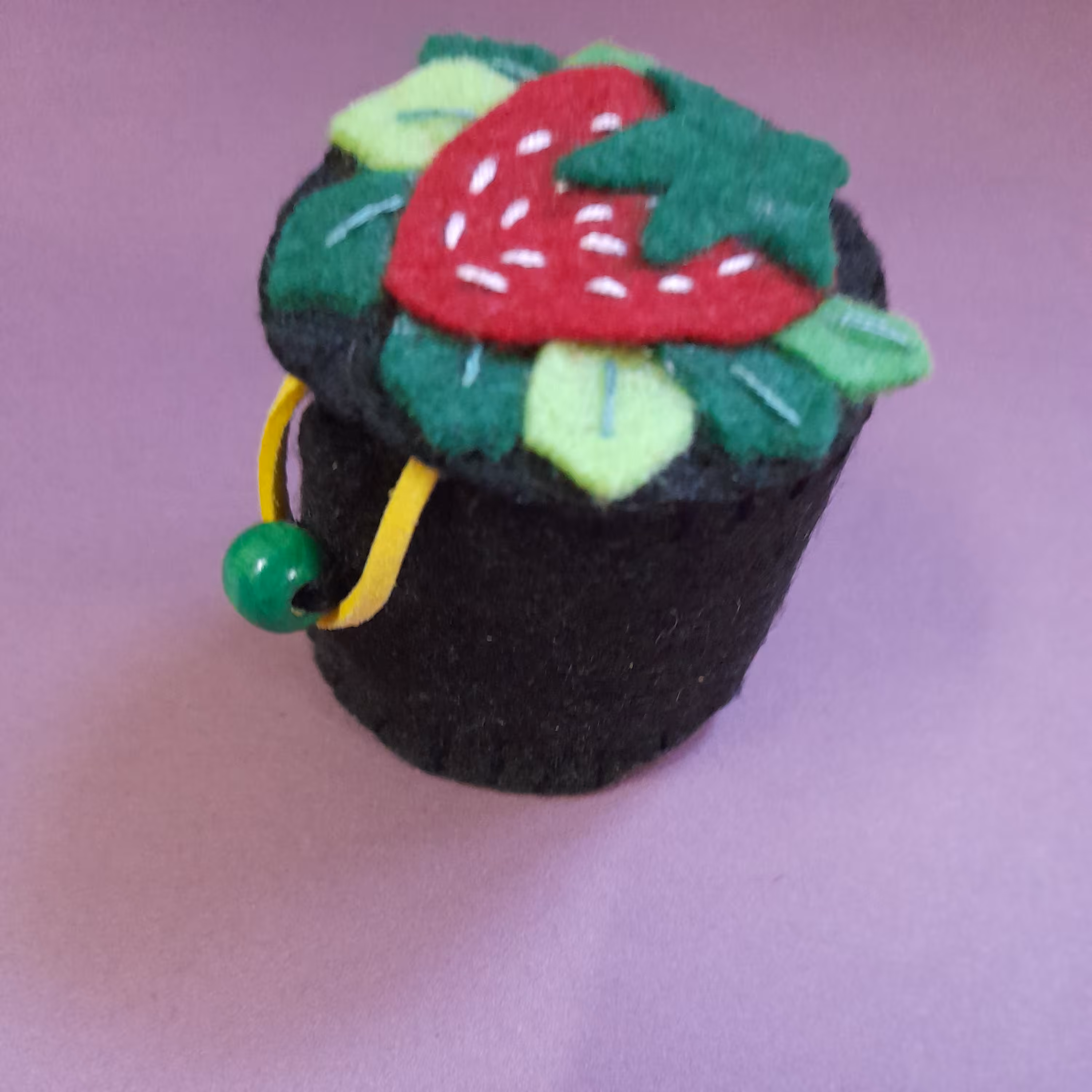 جای مترتوت فرنگی نمدی استوانه ای دست دوز رنگ مشکی