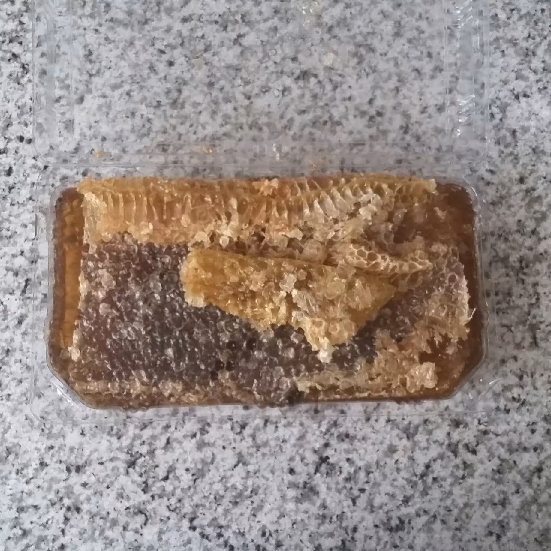 عسل (همراه موم)