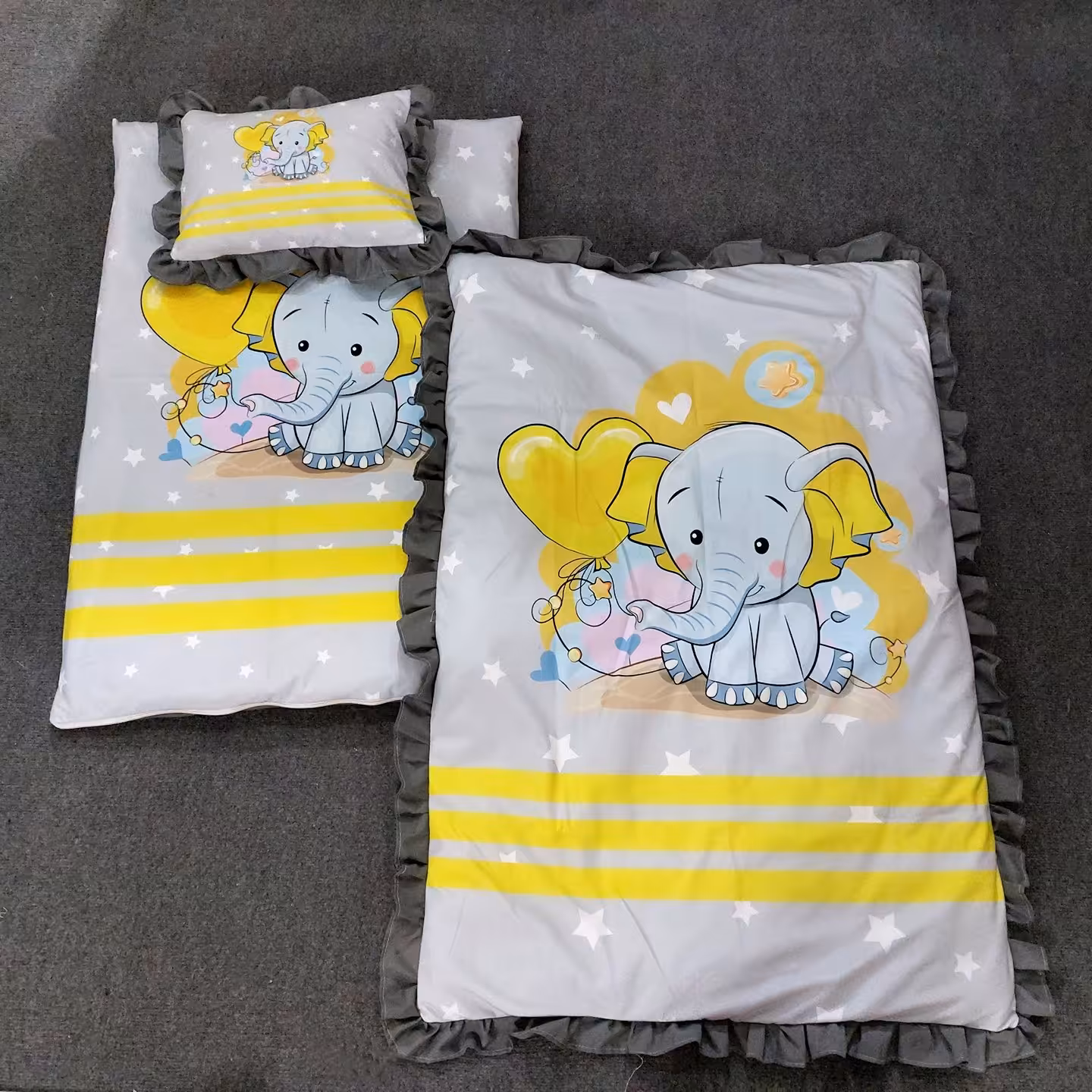 رختخواب دم دستی سایز سه .دورچین دوز.کاور تشو و بالشت زیپی و قابل شستشو.