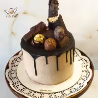 کیک شکلاتی با دیزاین شکلات 