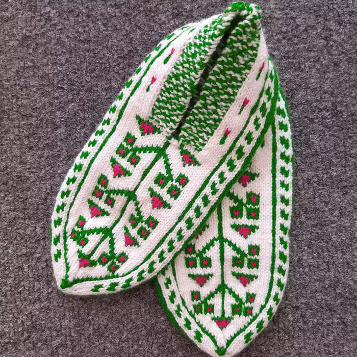 پاپوش دستبافت(گیوه پنج میل) جوراب بافت گیلاس سبز