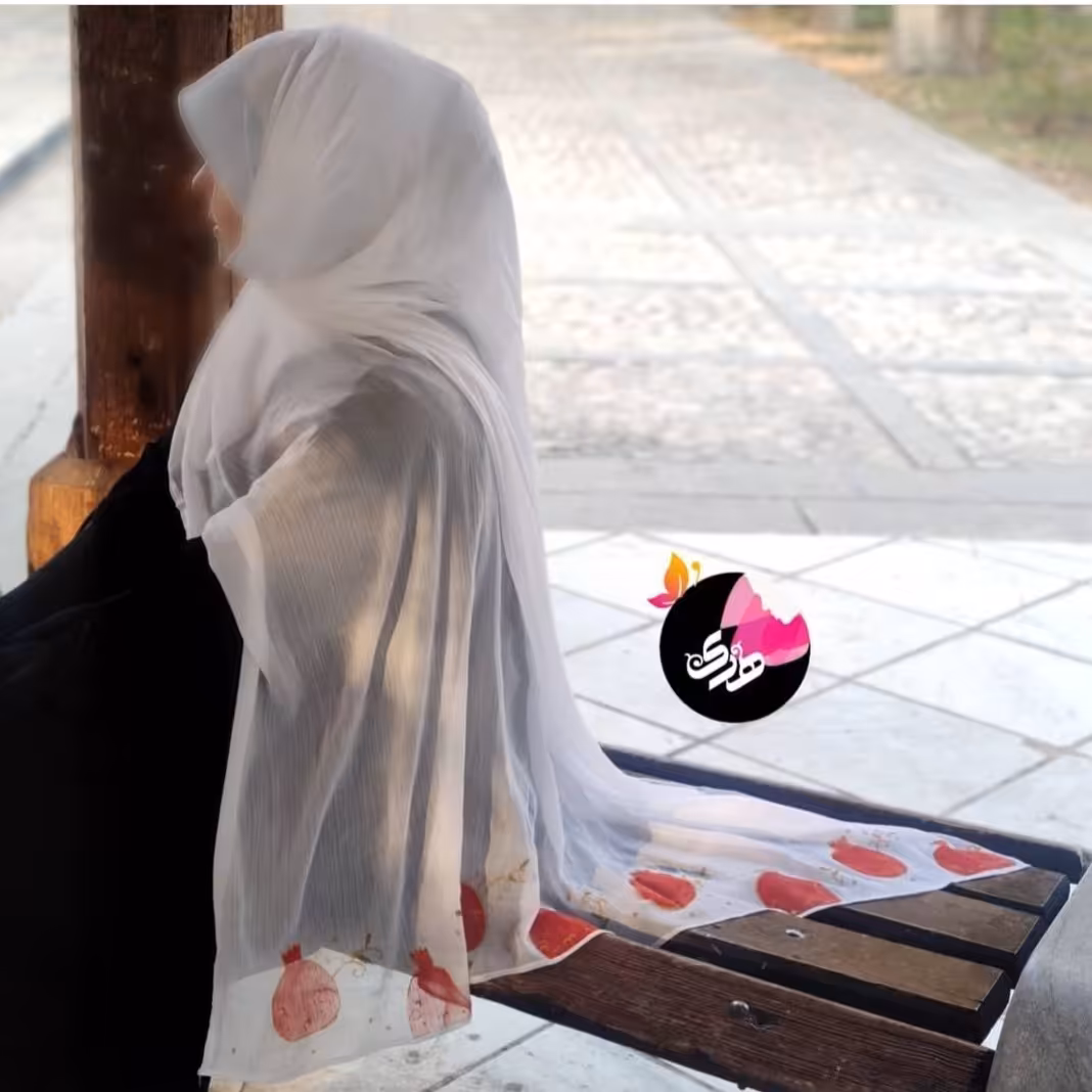 شال حریر با تم یلدایی. 