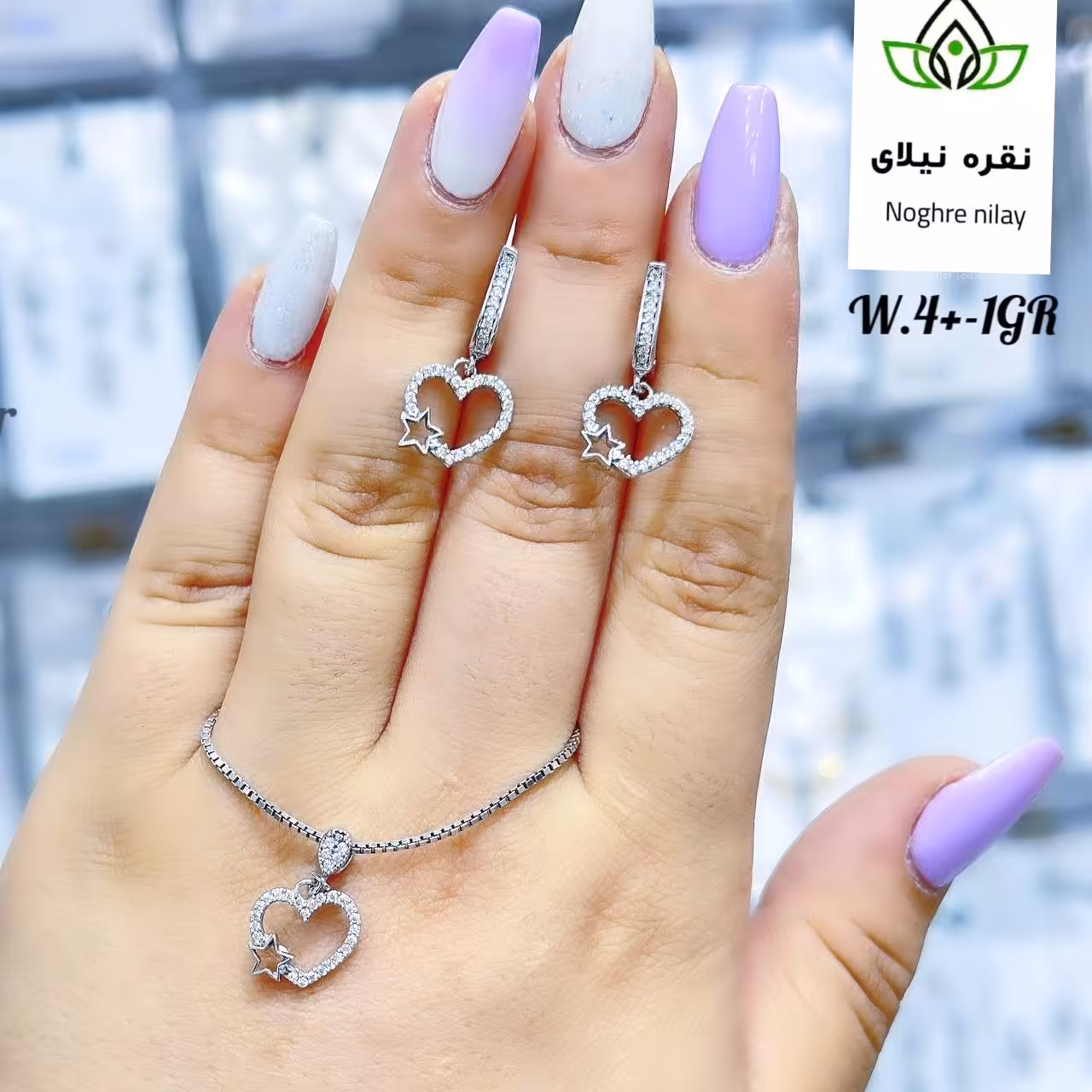 نیم ست نقره دارای زنجیر   عیار 925آبکاری طلا سفید  دارای رنگ ثابت تضمینی  . ارسال رایگان  و  دارای فاکتور معتبر 