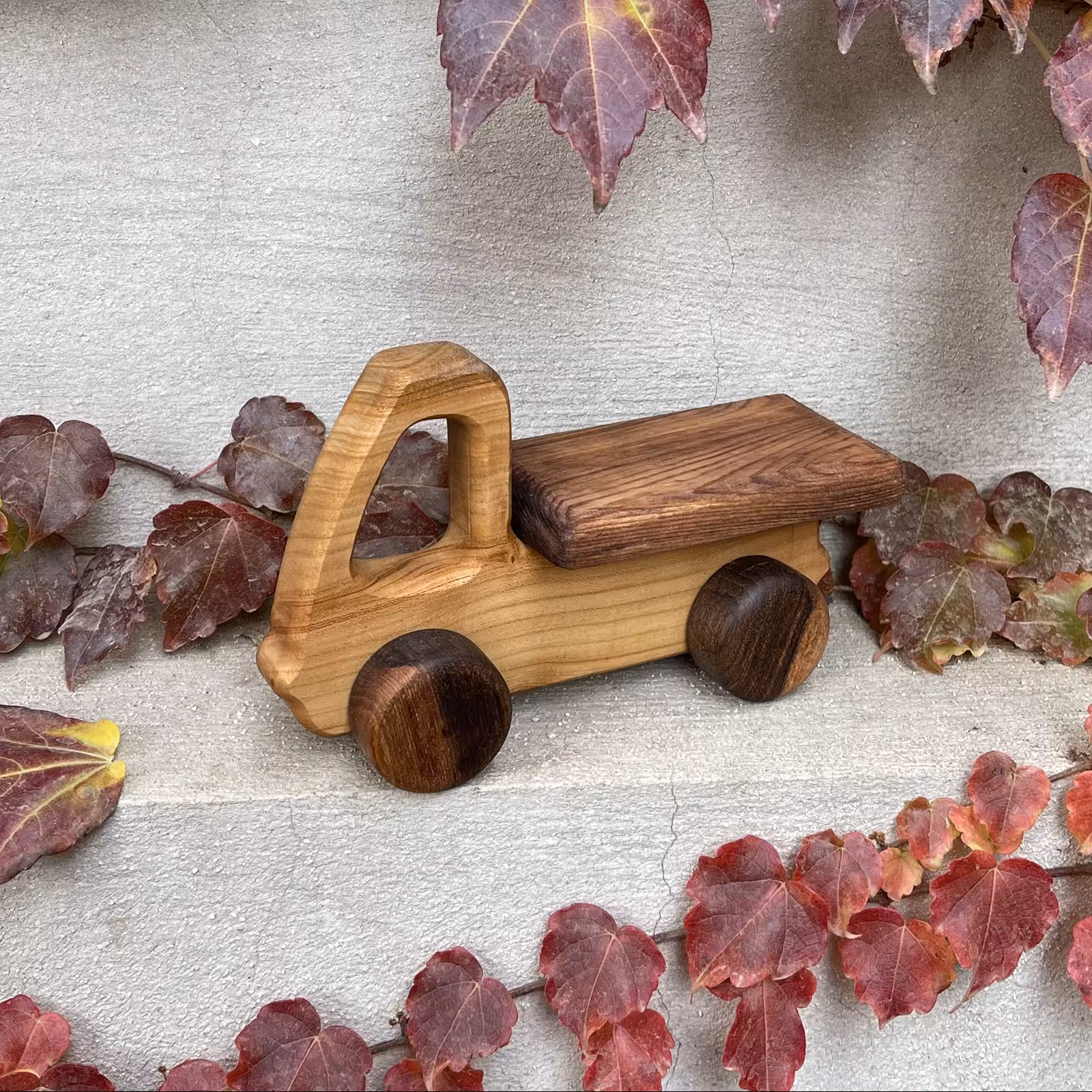 ماشین چوبی مدل کامیون چوب گیلاس