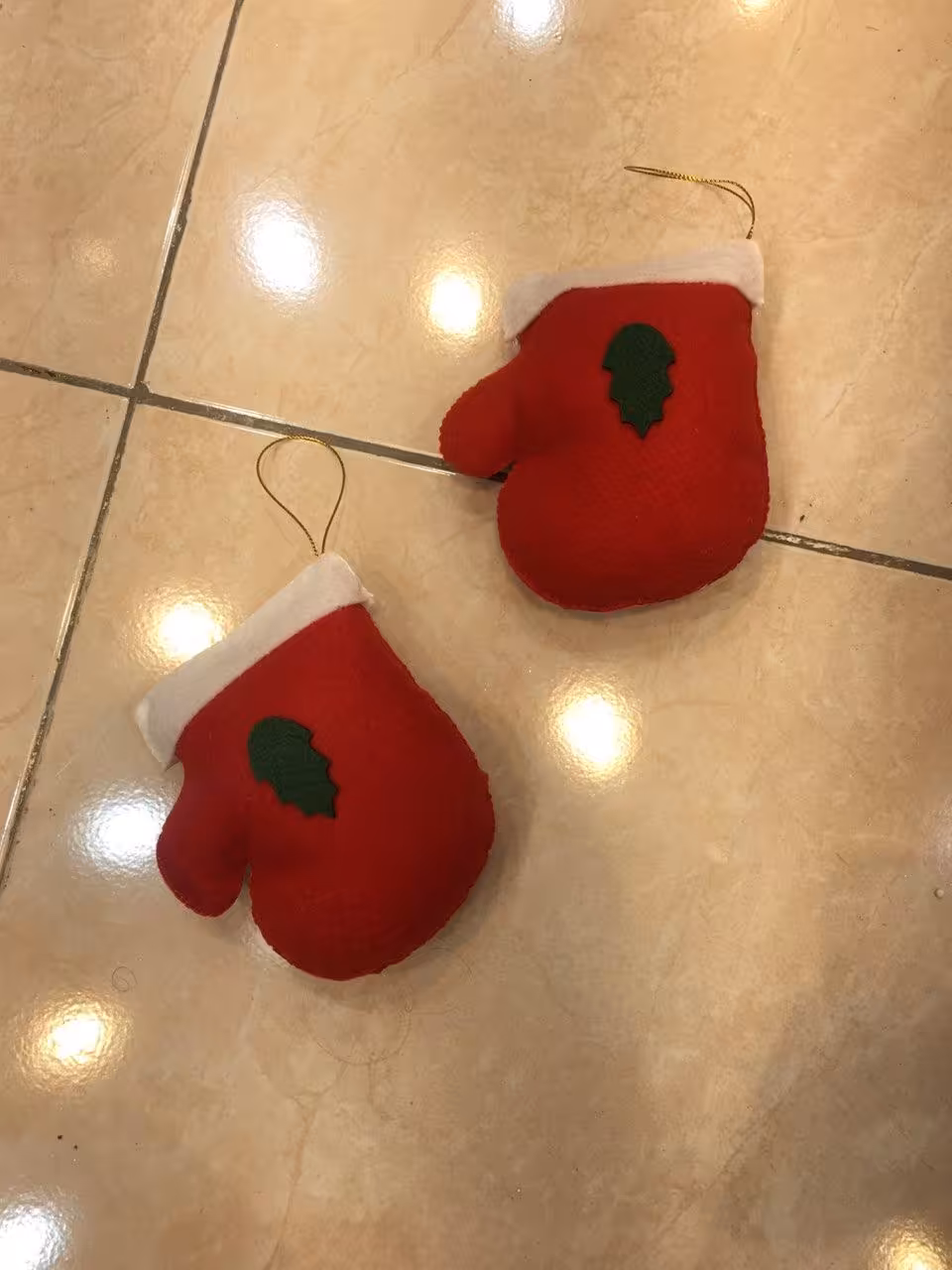 آویز دستکش کوچک درخت کریسمس کد 1