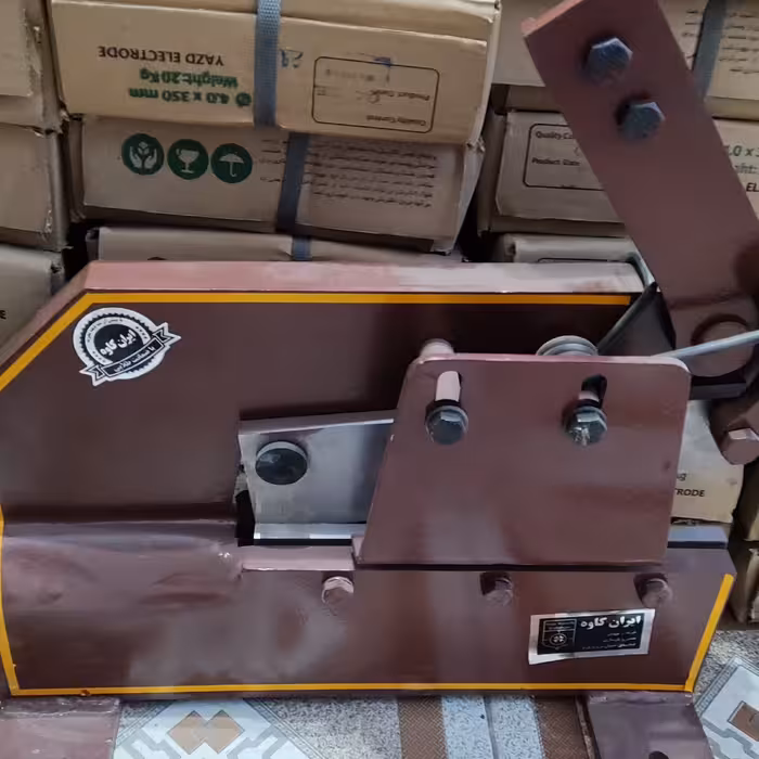 قیچی ورق بر سایز 8 ایران کاوه( پس کرایه) 