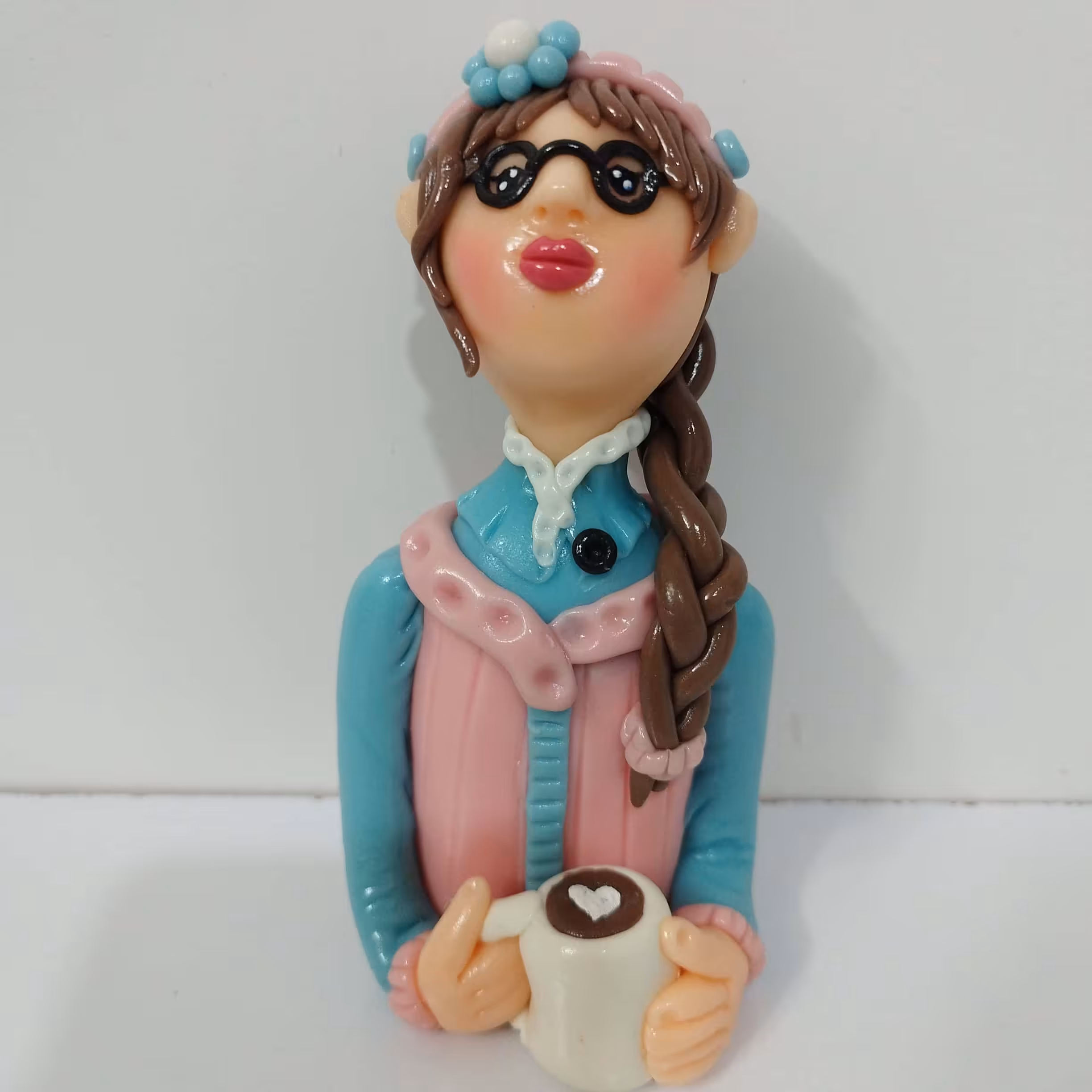 مجسمه خمیری دختر نیم تنه